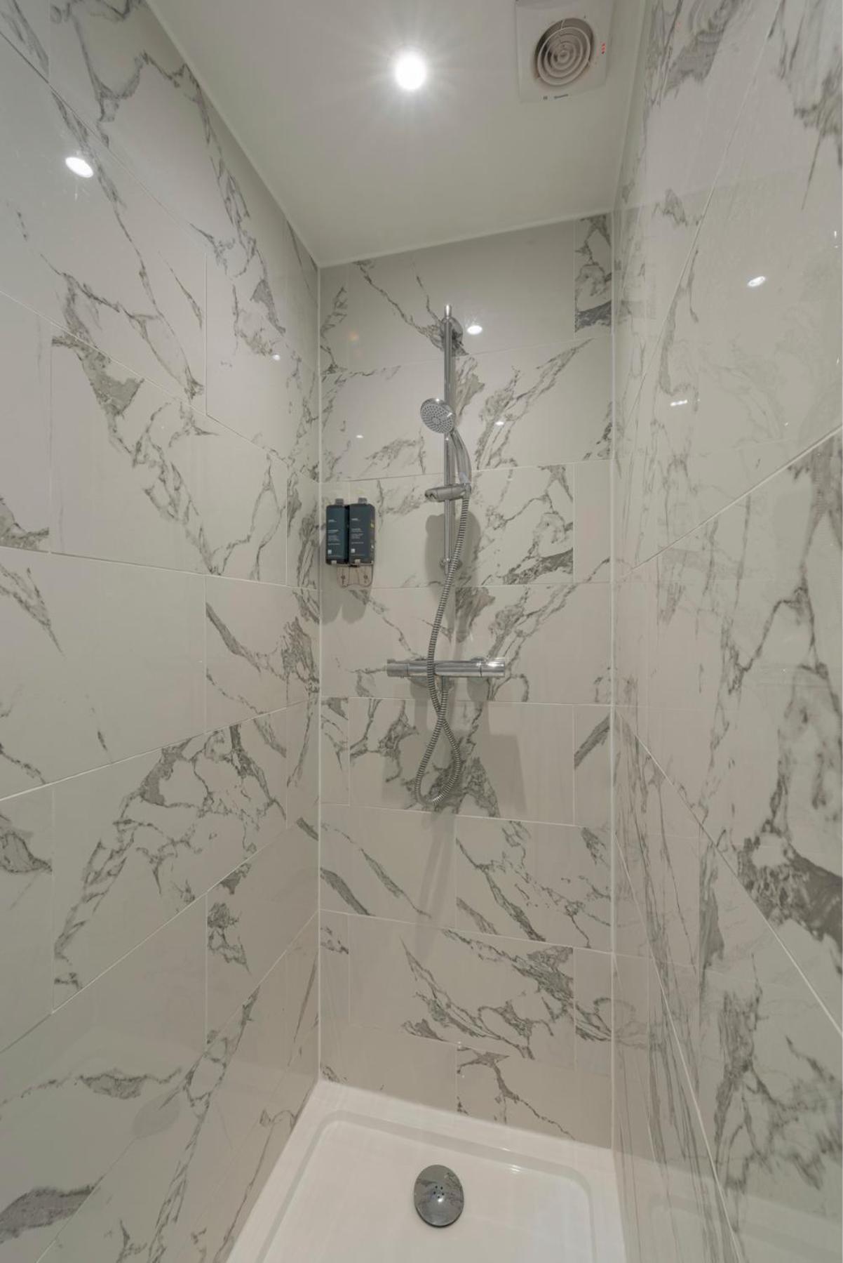 Executive King Room Shower