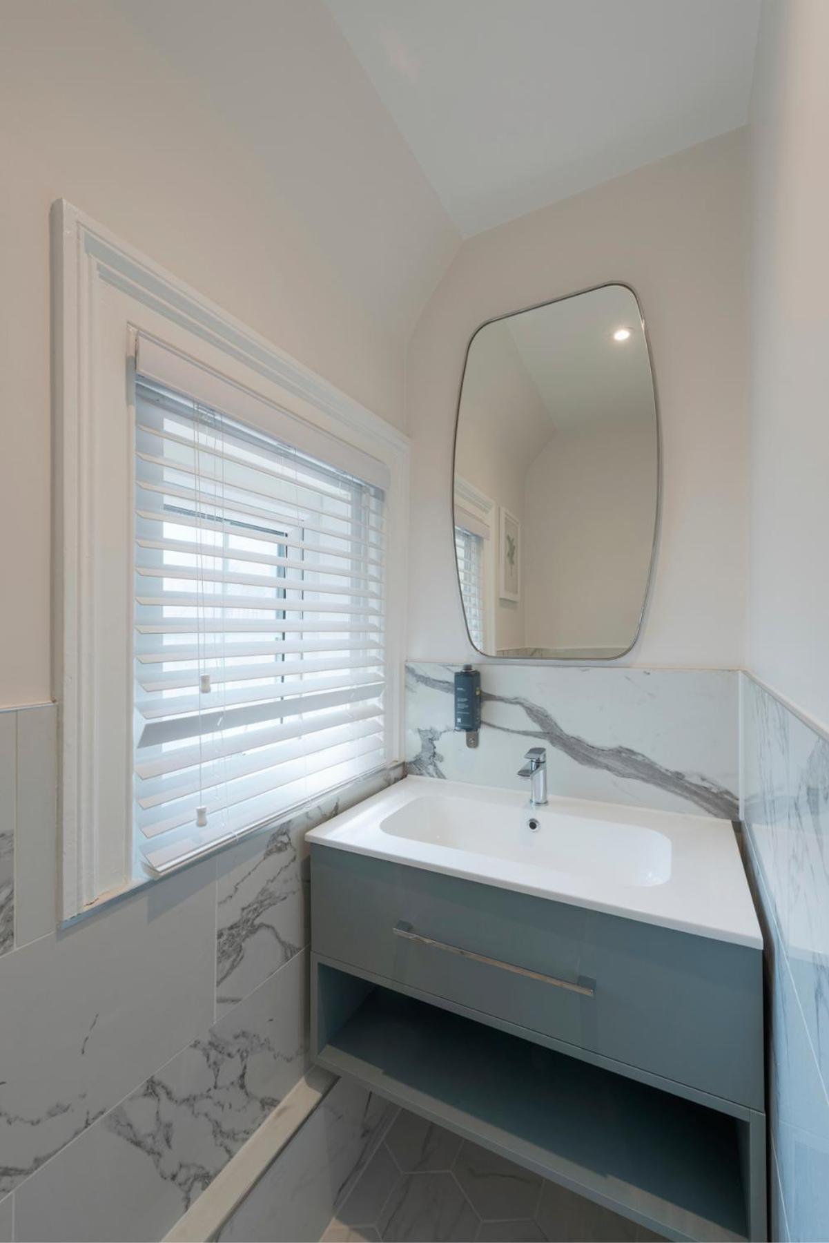 Executive King Room Shower
