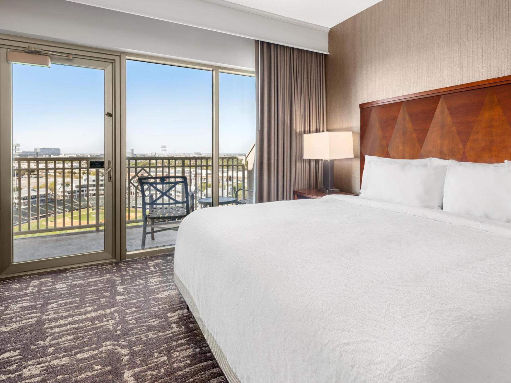 King Balcony Suite,1765820914:JPEG