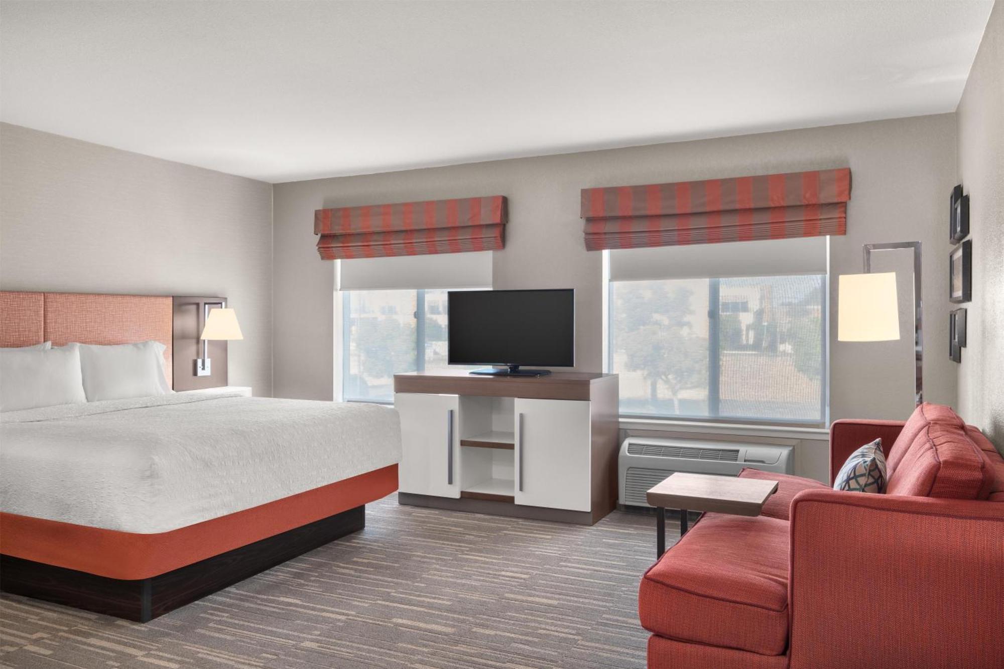 King Studio Suite with Sofa Bed - Non-Smoking
