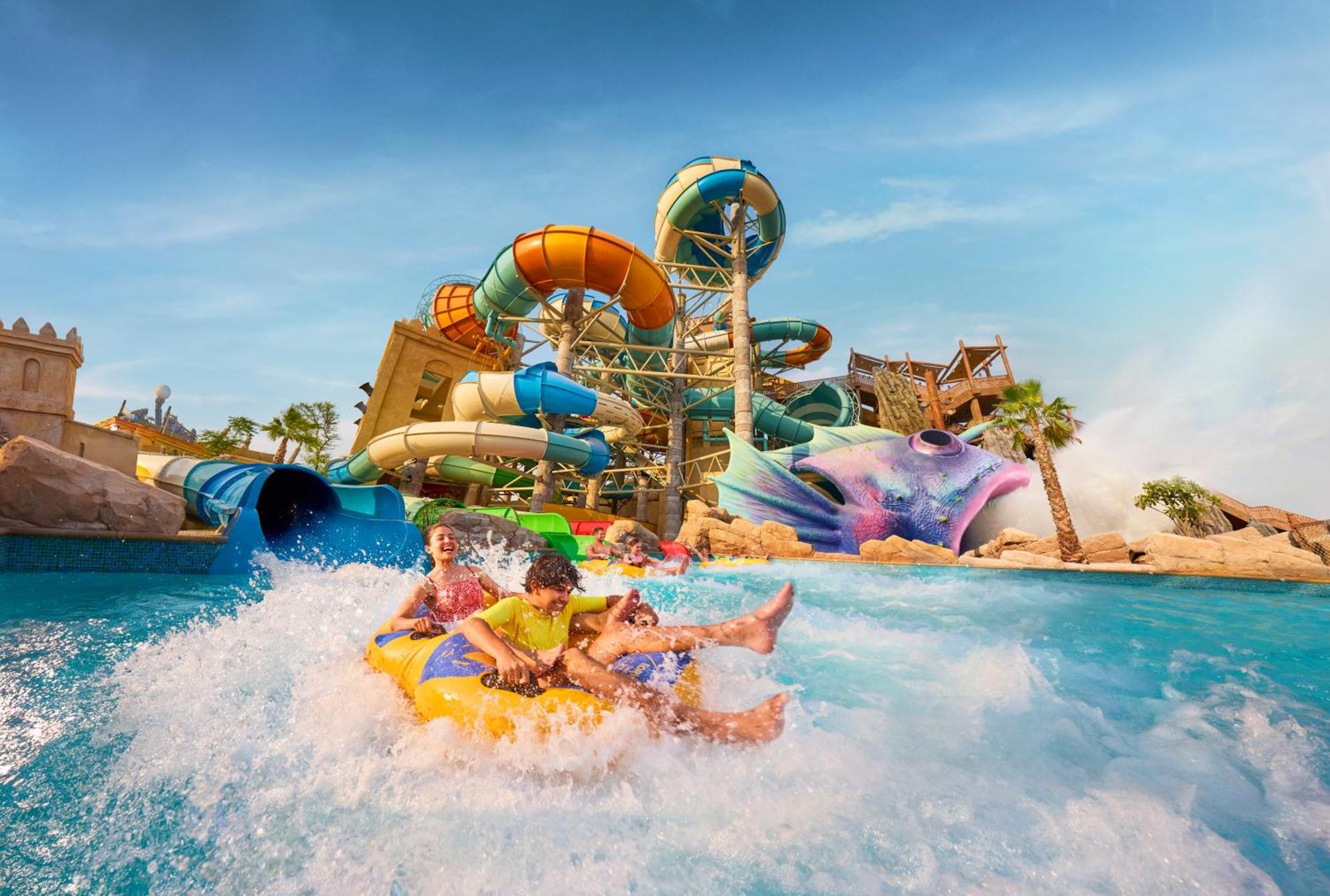 Deluxe King Room Plaza View Theme Park Access