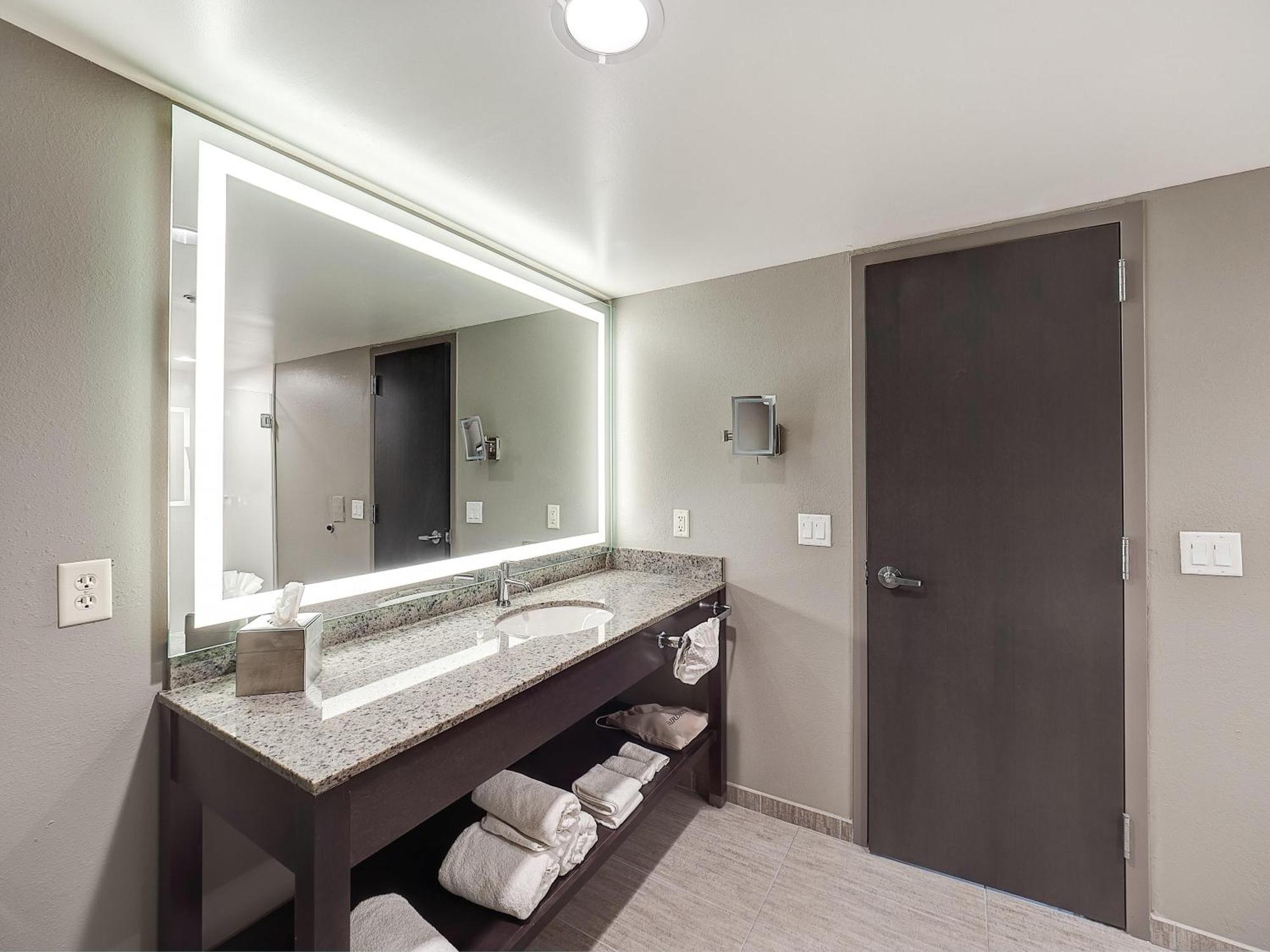 Queen Room with Two Queen Beds and Roll-In Shower - Mobility Accessible