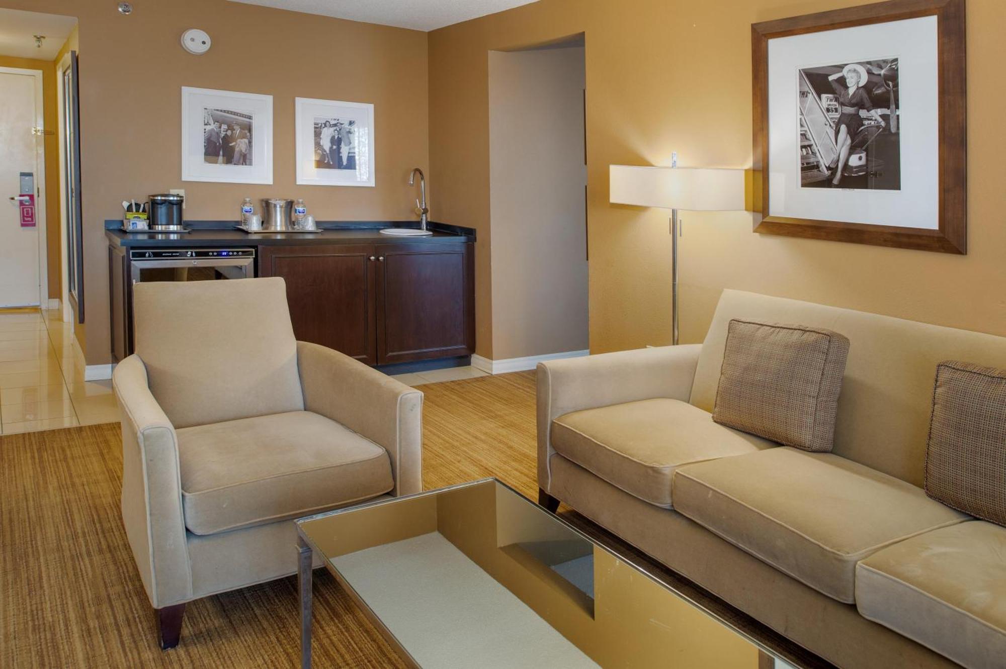 Deluxe One-Bedroom Suite
