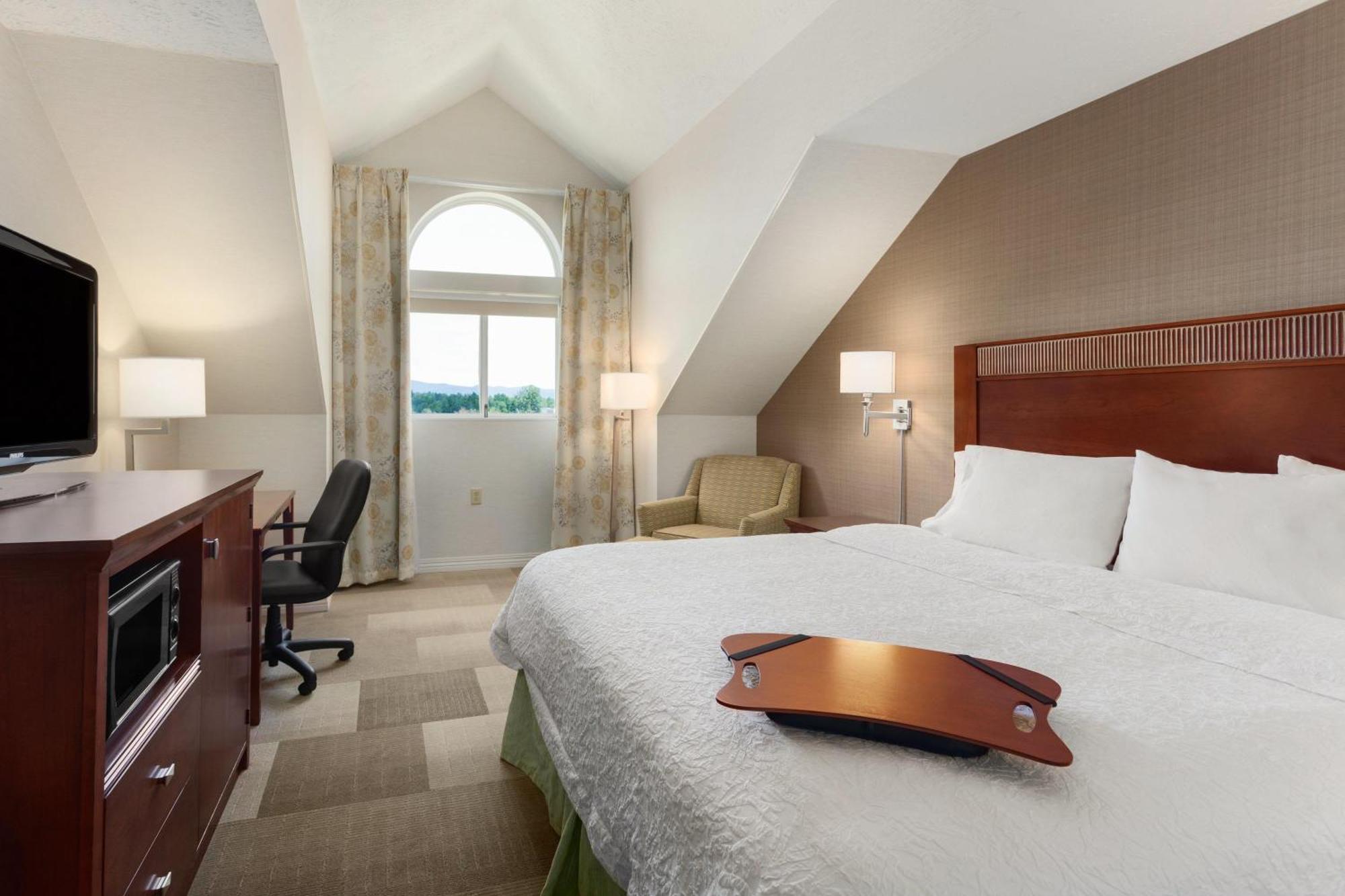 King Room with King Bed - Non-Smoking