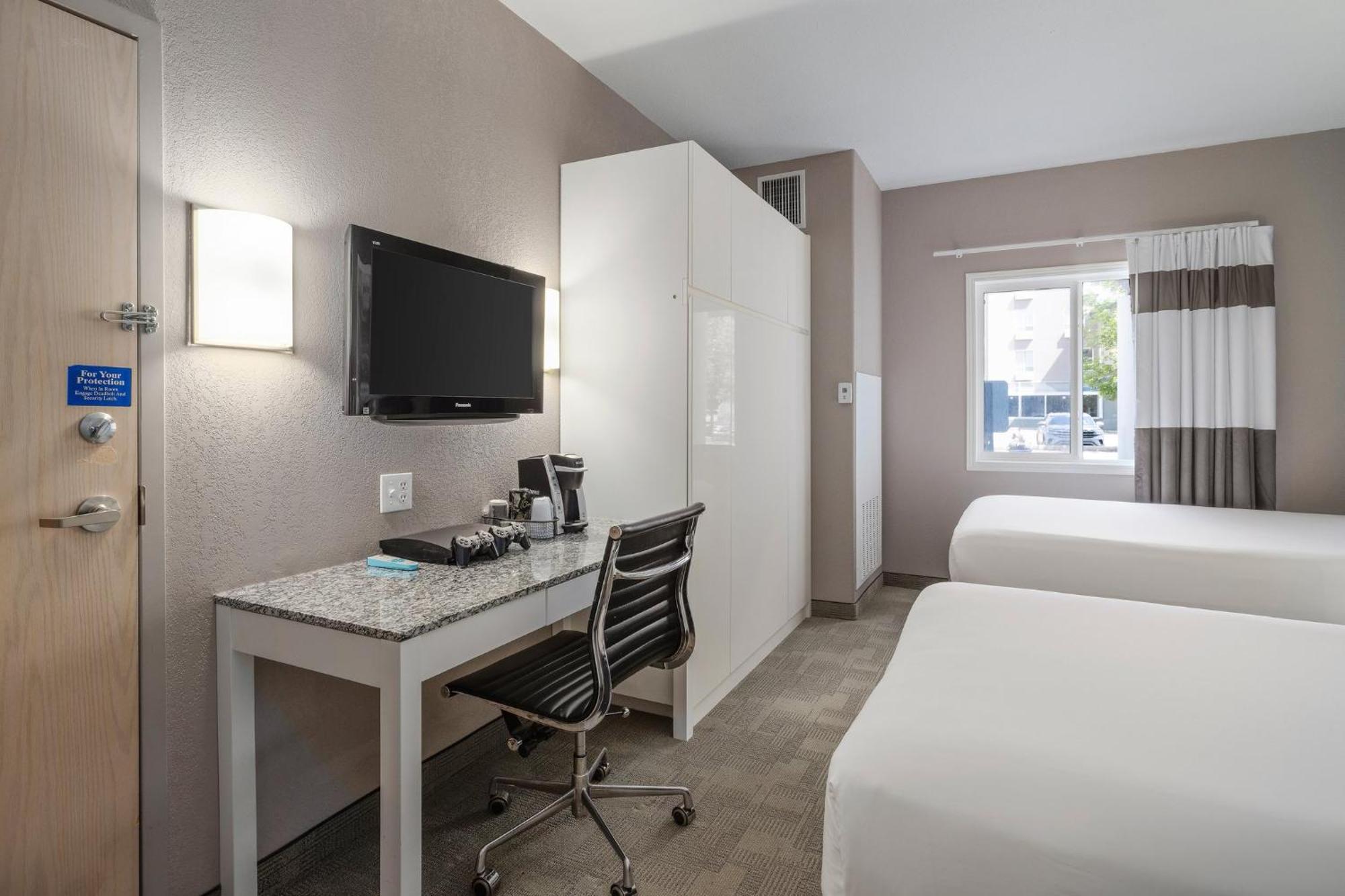 Standard Double Room Two Double Beds