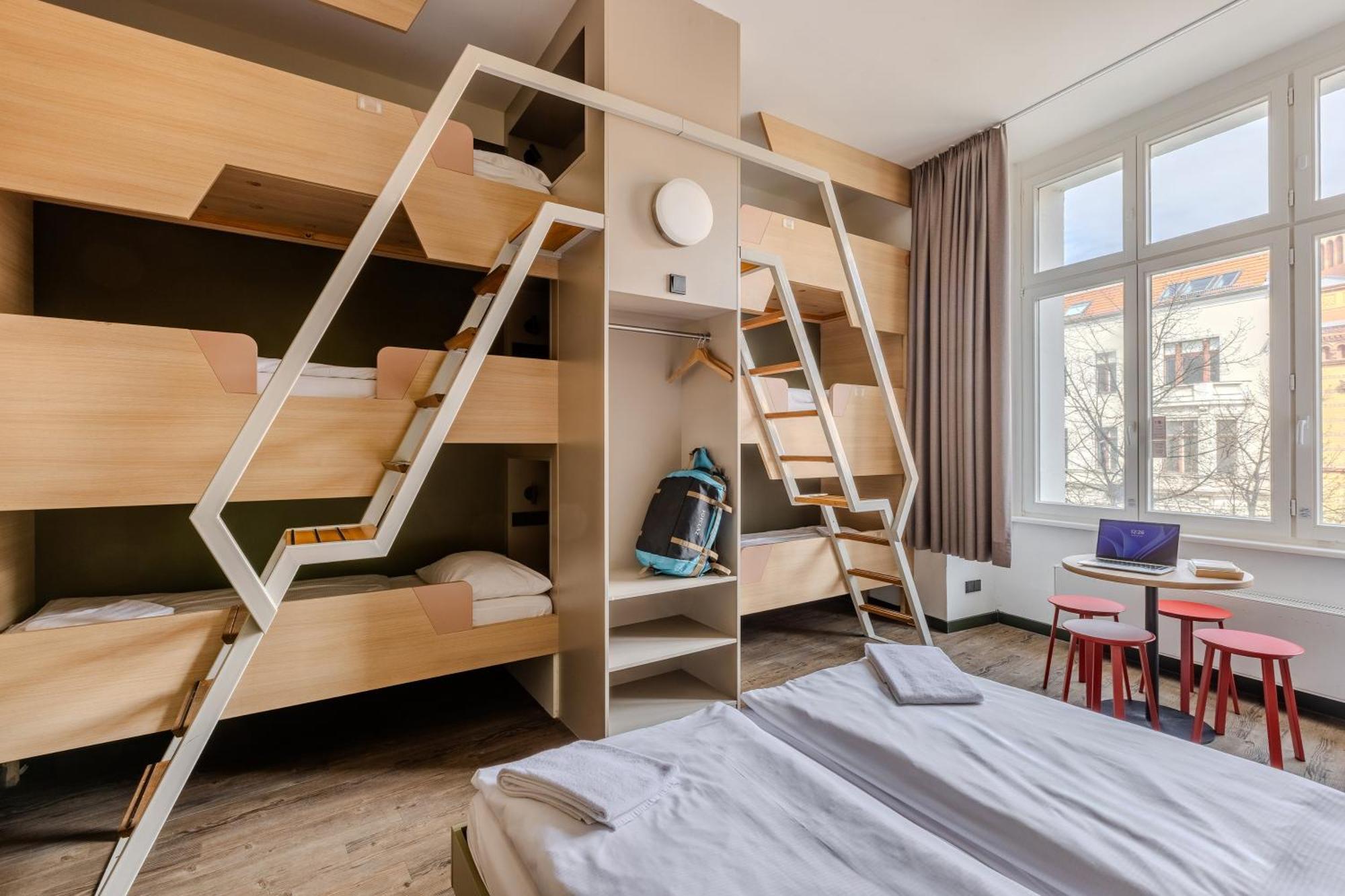 Bed 8-Bed Mixed Dormitory Room