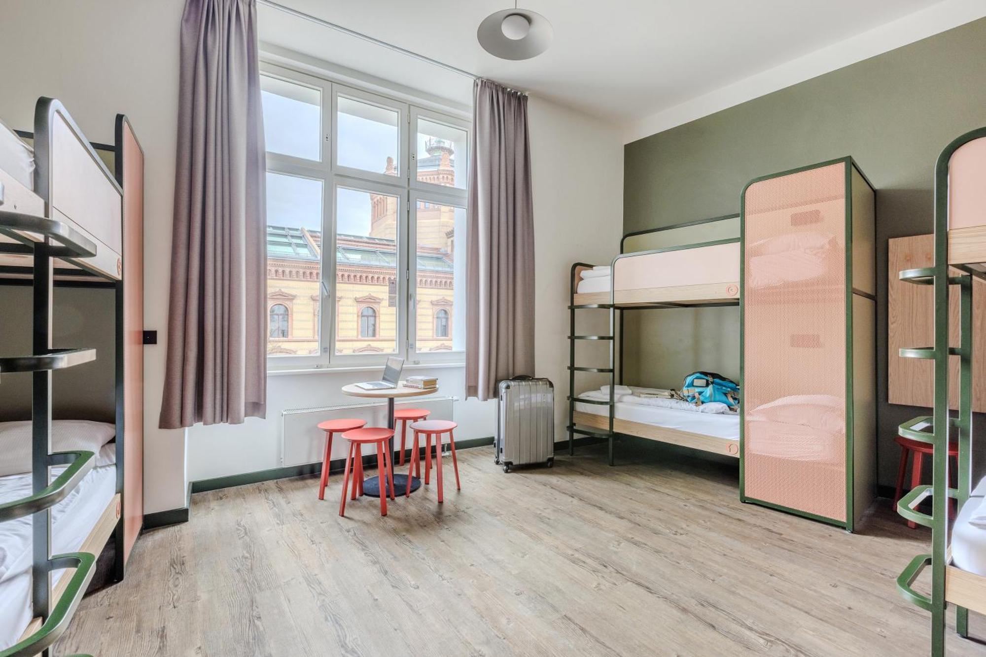 Bed 8-Bed Mixed Dormitory Room