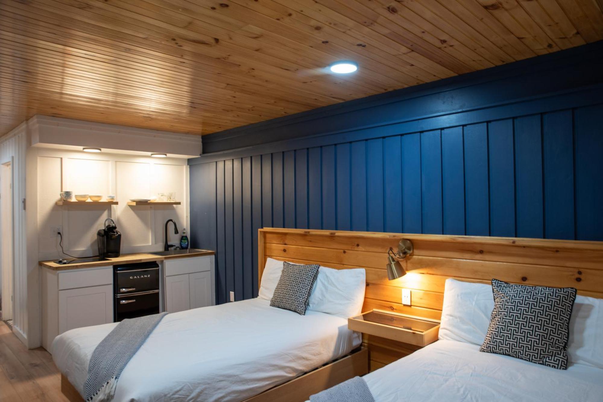 Studio Suite Two Double Beds Balcony