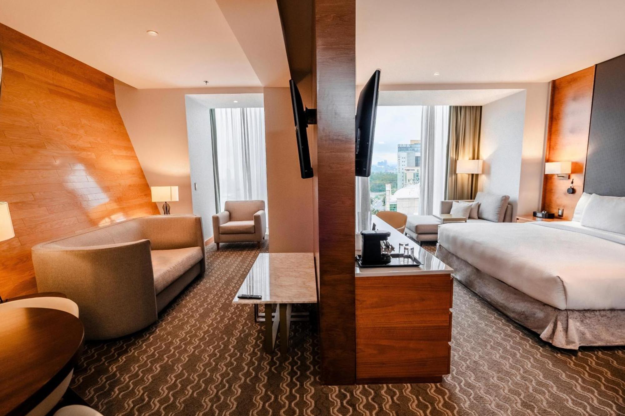 Junior King Suite Seating Area