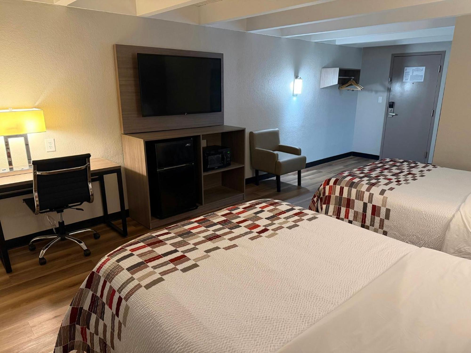 Deluxe Room with Two Double Beds Non-Smoking