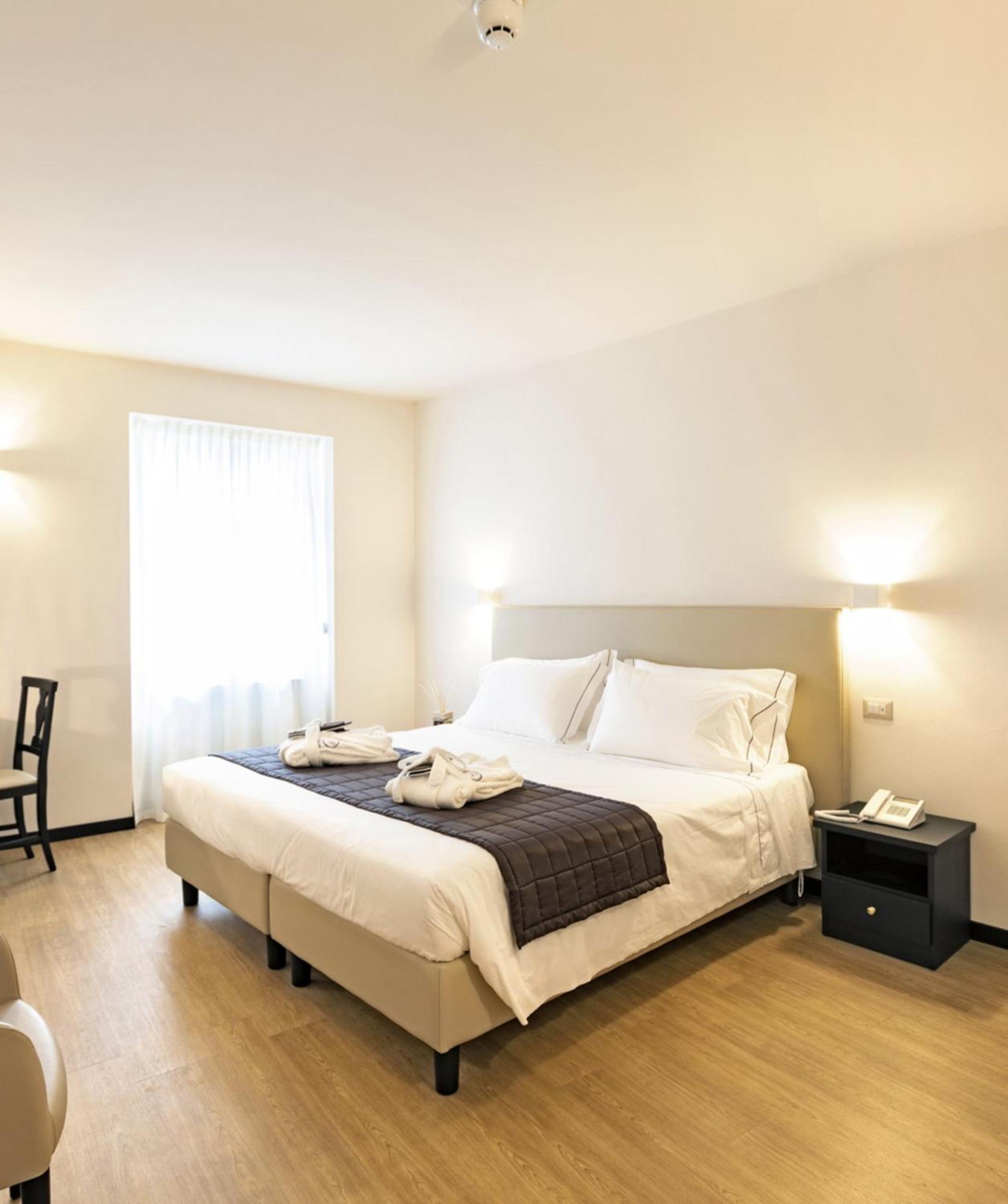 Deluxe Double Room Lake View