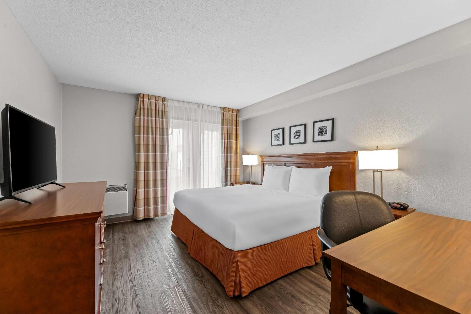 One-Bedroom King Suite Non-Smoking