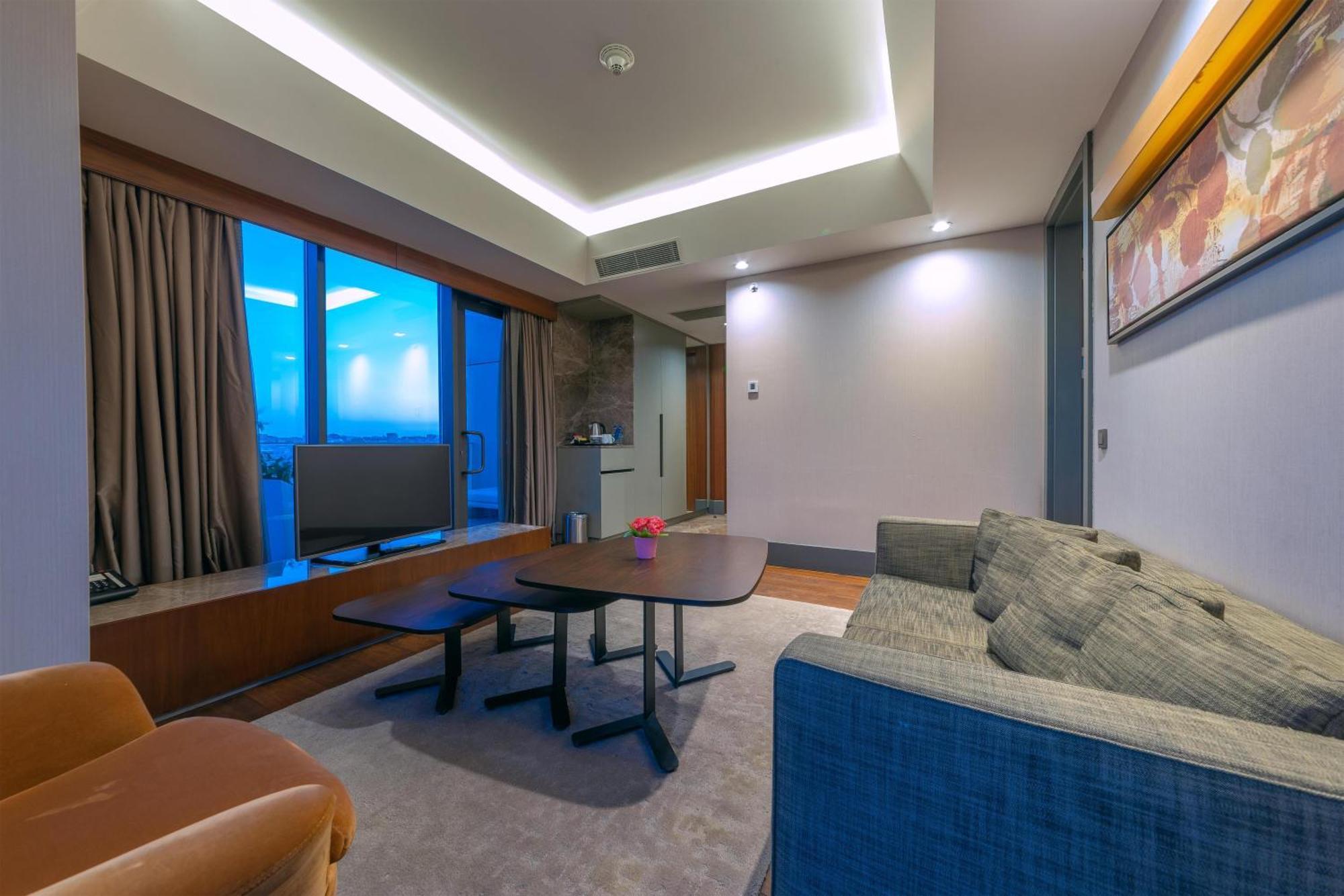 One-Bedroom King Suite