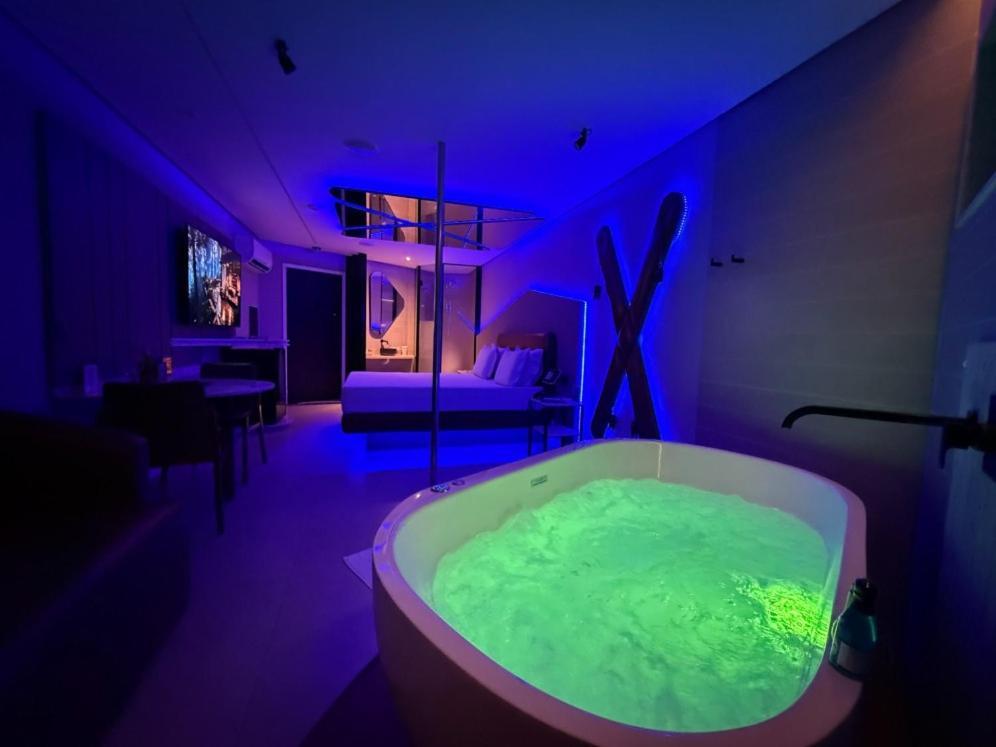 Deluxe Double Room Bath