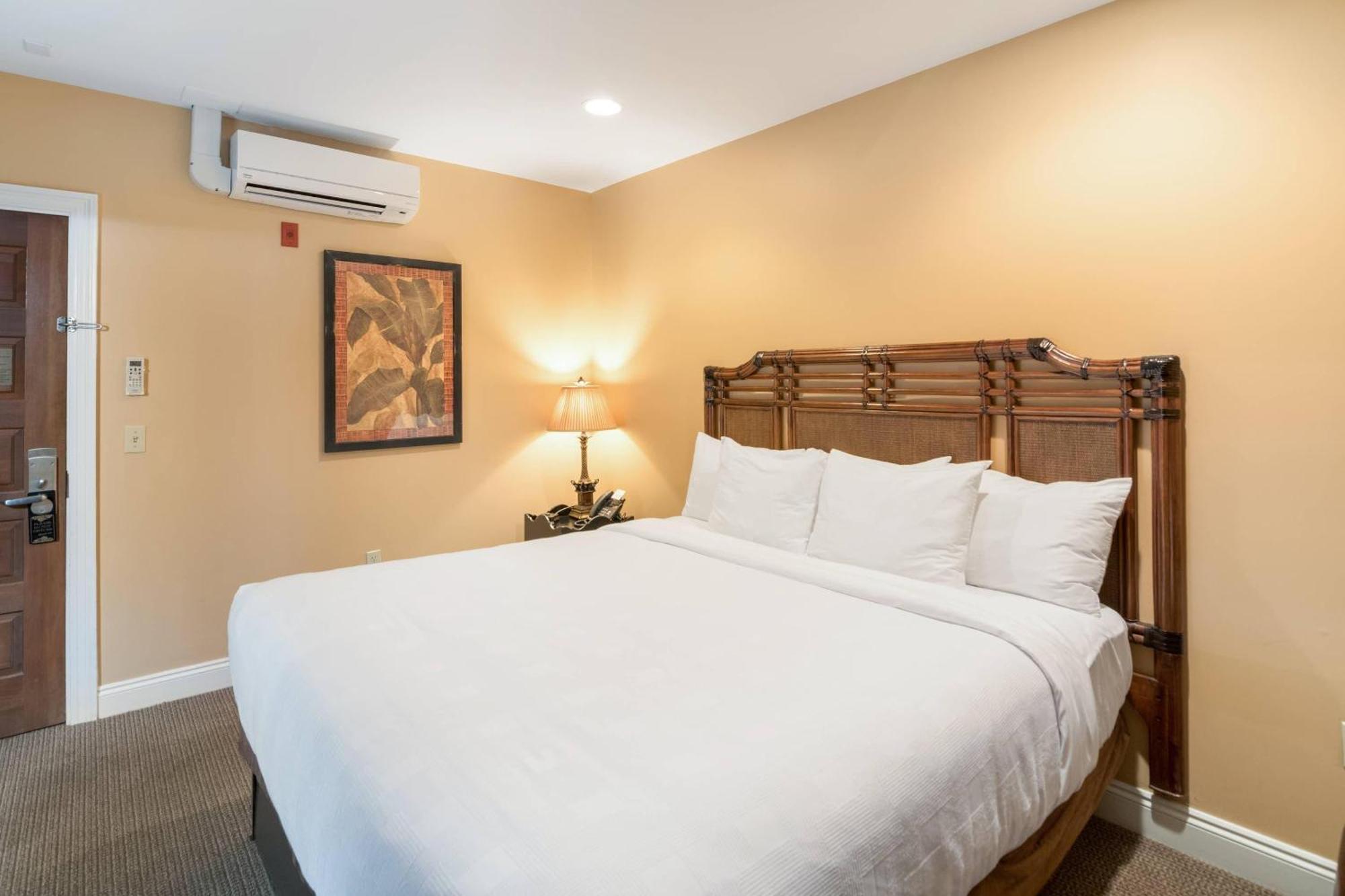 King Room Upper Floor or Non-Smoking