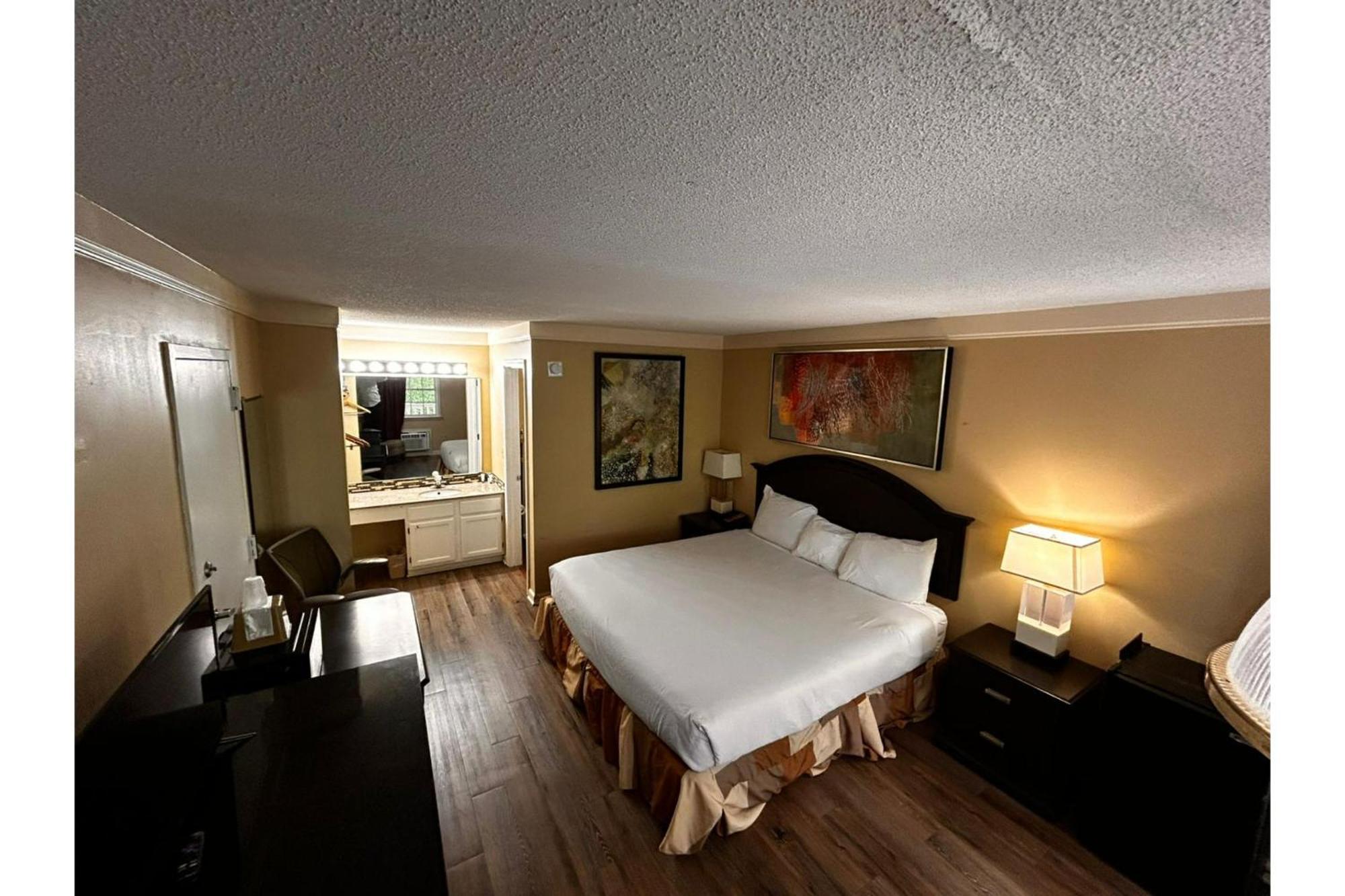 Suite King Bed Non Smoking,1766137096:JPEG