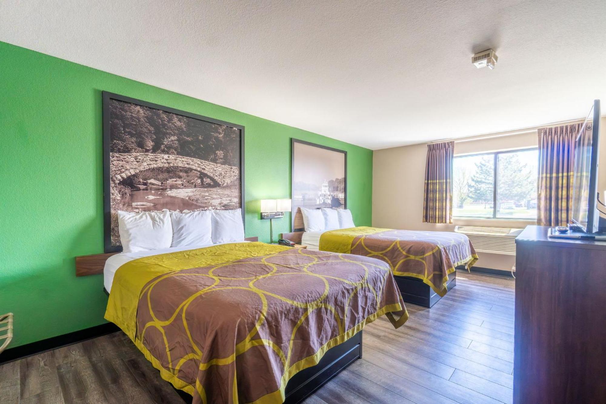 Queen Room with Two Queen Beds - Non-Smoking