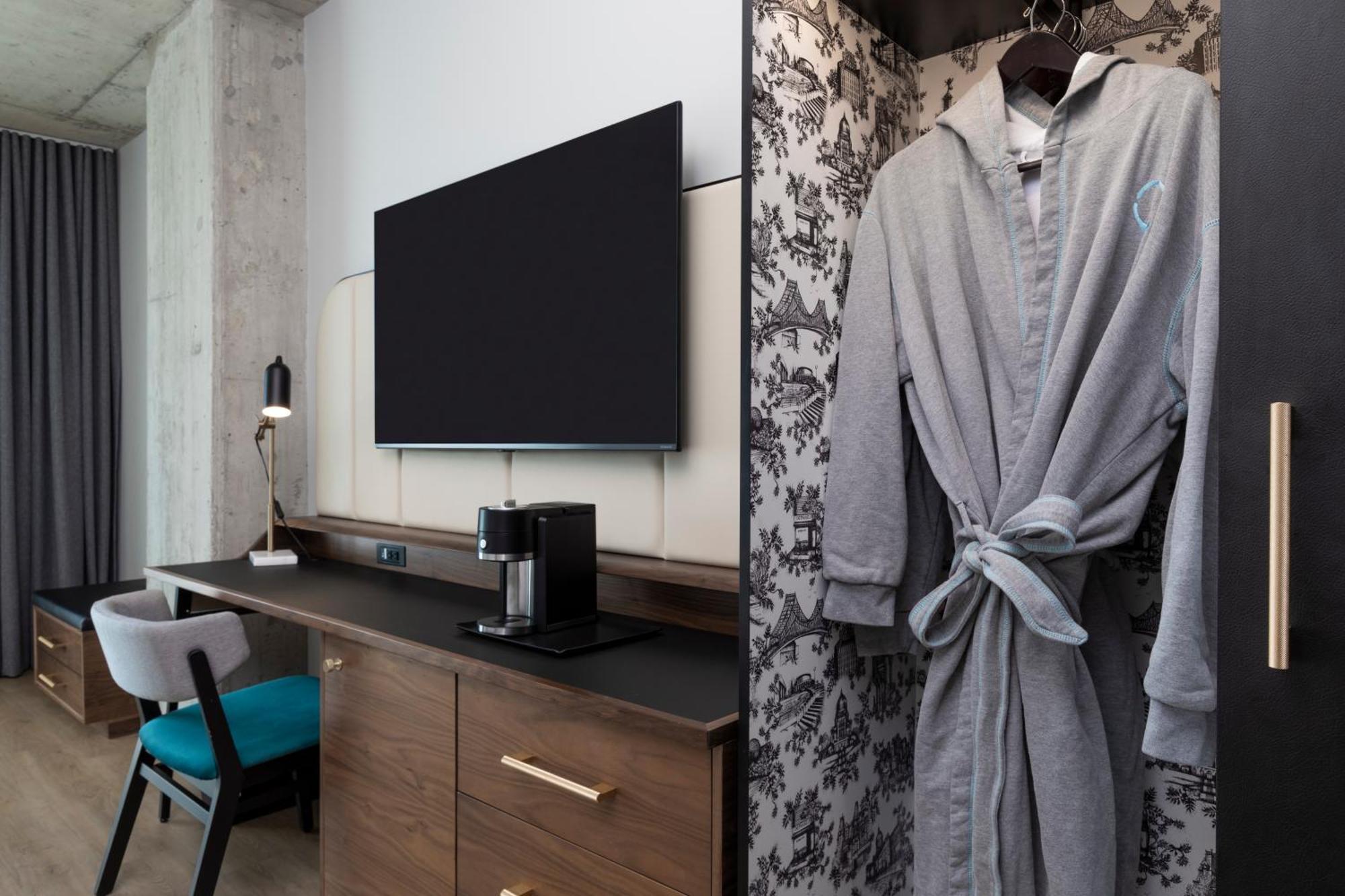 King Room City View Mobility Accessible Shower
