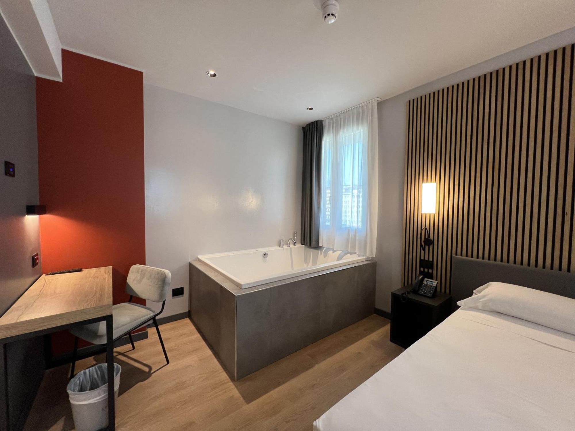 King Room Spa Bath