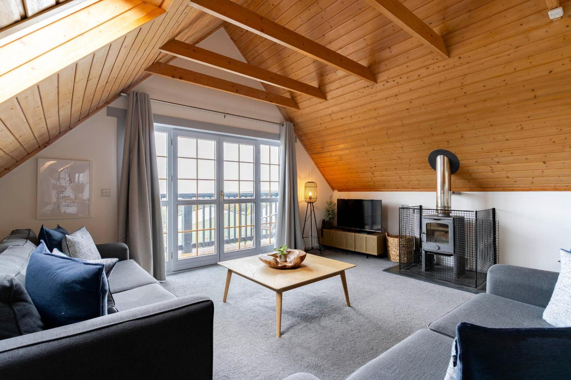 Scandinavian 2 Bedroom Lodge Dog Friendly