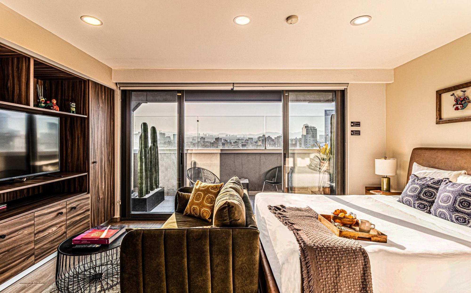 Two-bedroom penthouse with balcony and city view