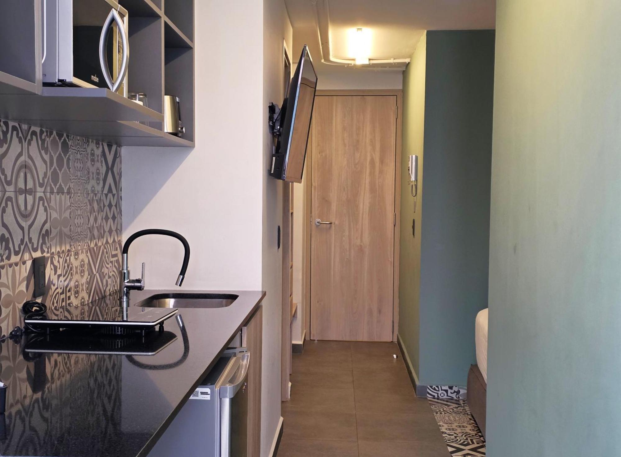 Compact Standard Studio