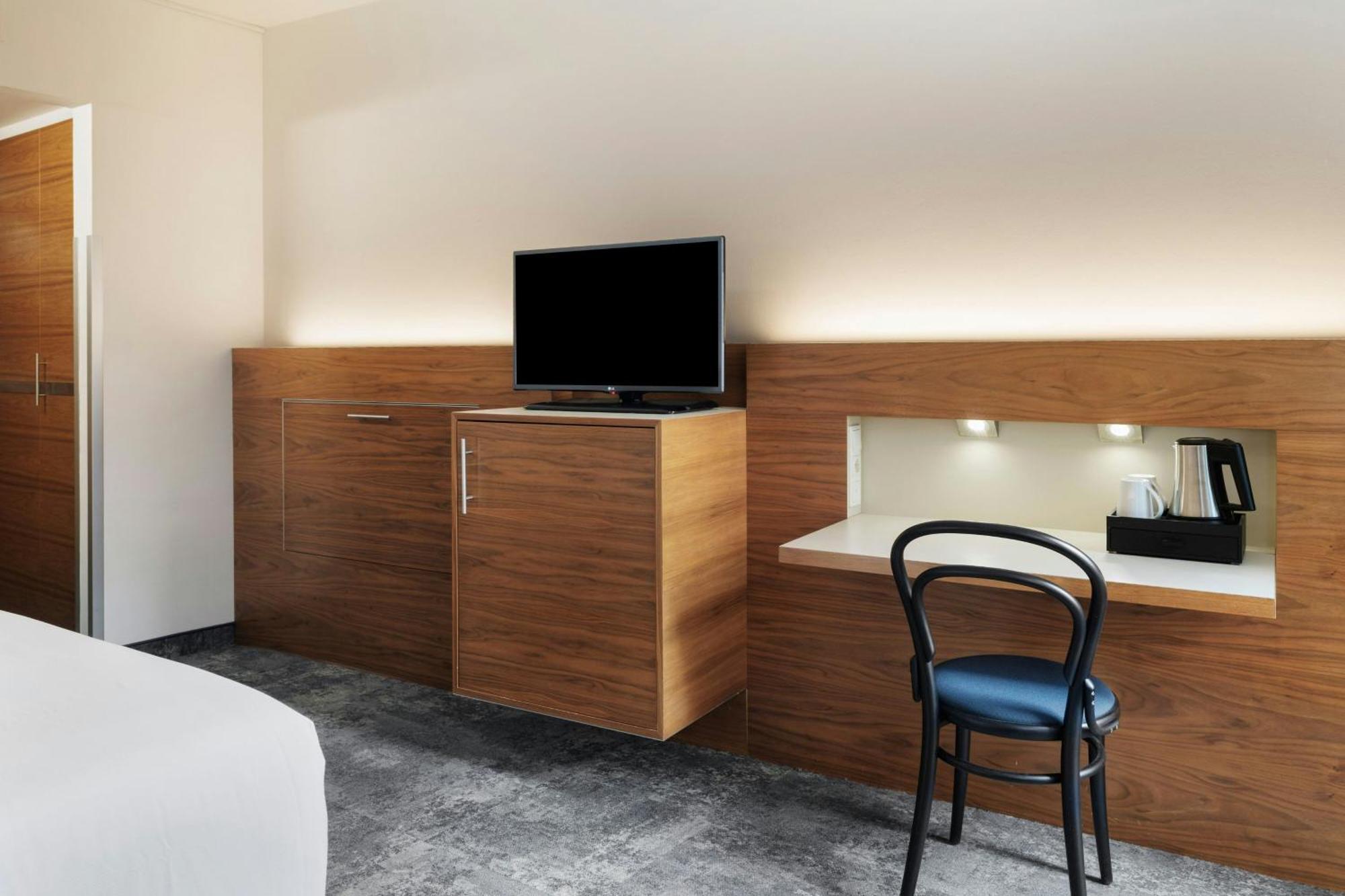 Standard Queen Guest Room
