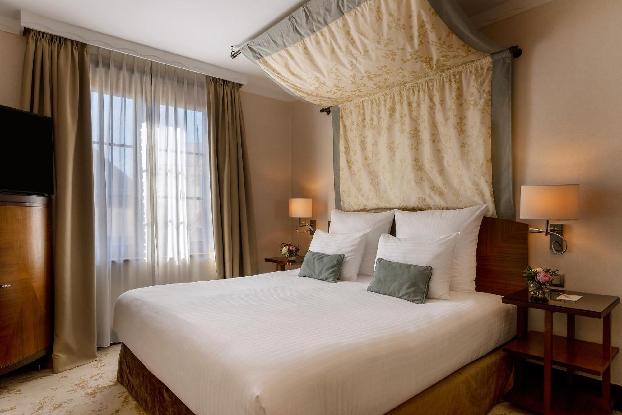 Premium Queen Room