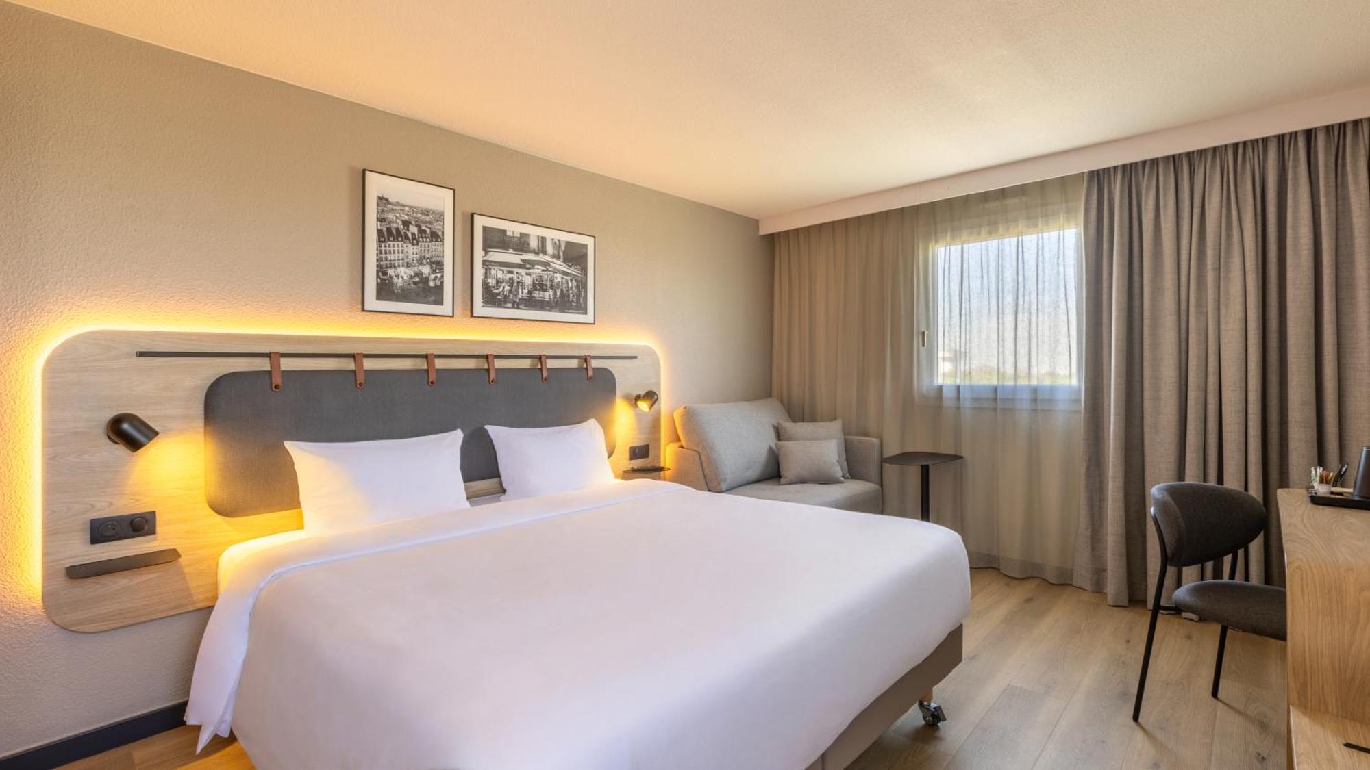 Studio 1 Queen Bed 1 Sofa Bed