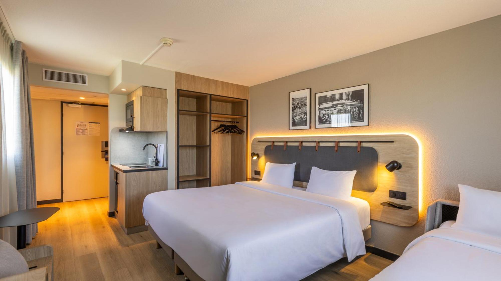Studio 1 Queen Bed 1 Sofa Bed