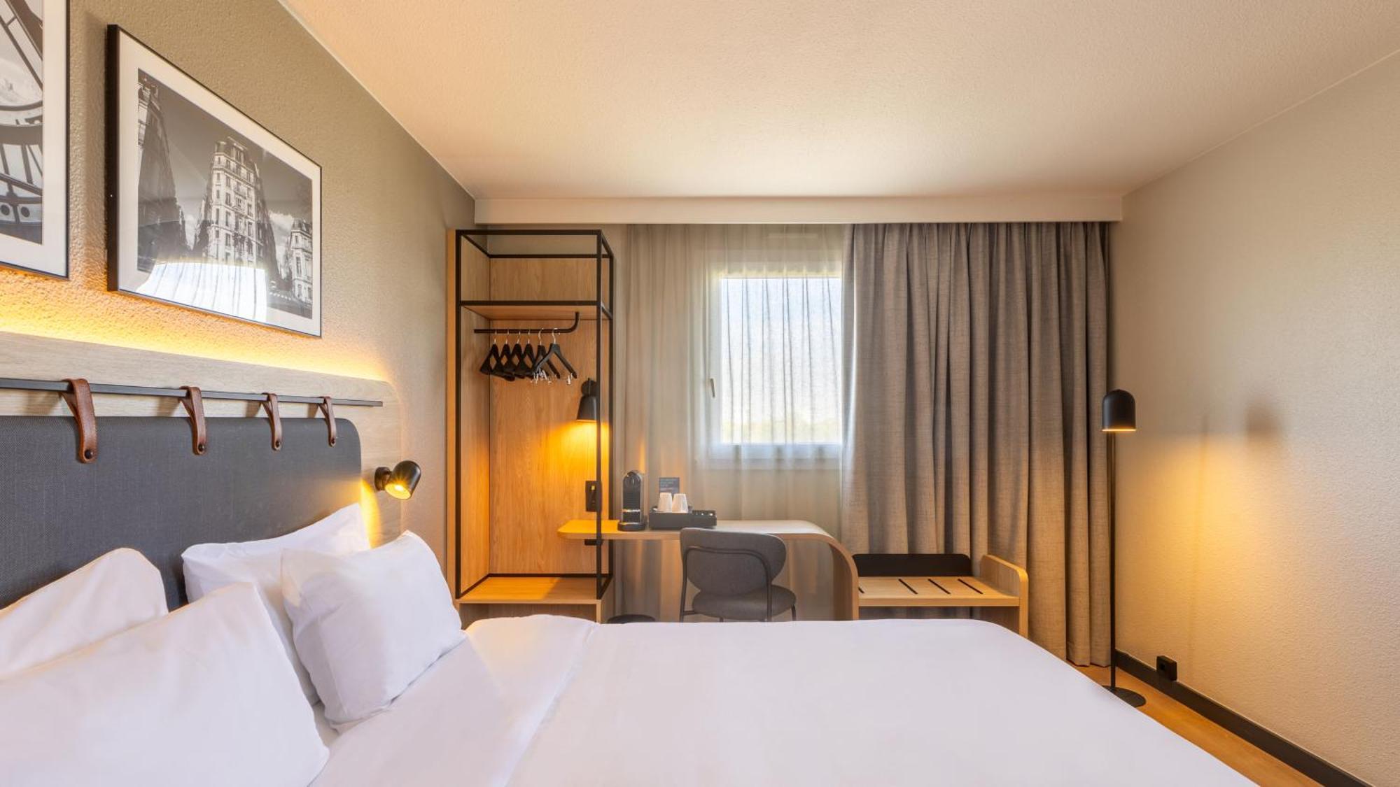 Superior Room 1 King Bed