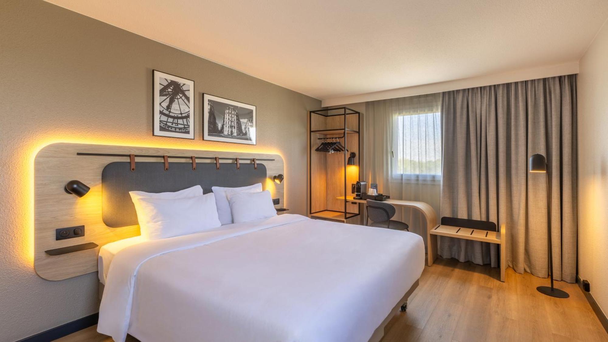 Superior Room 1 King Bed