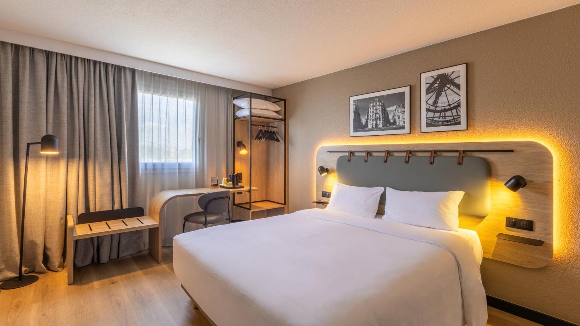 Standard Room 1 Queen Bed