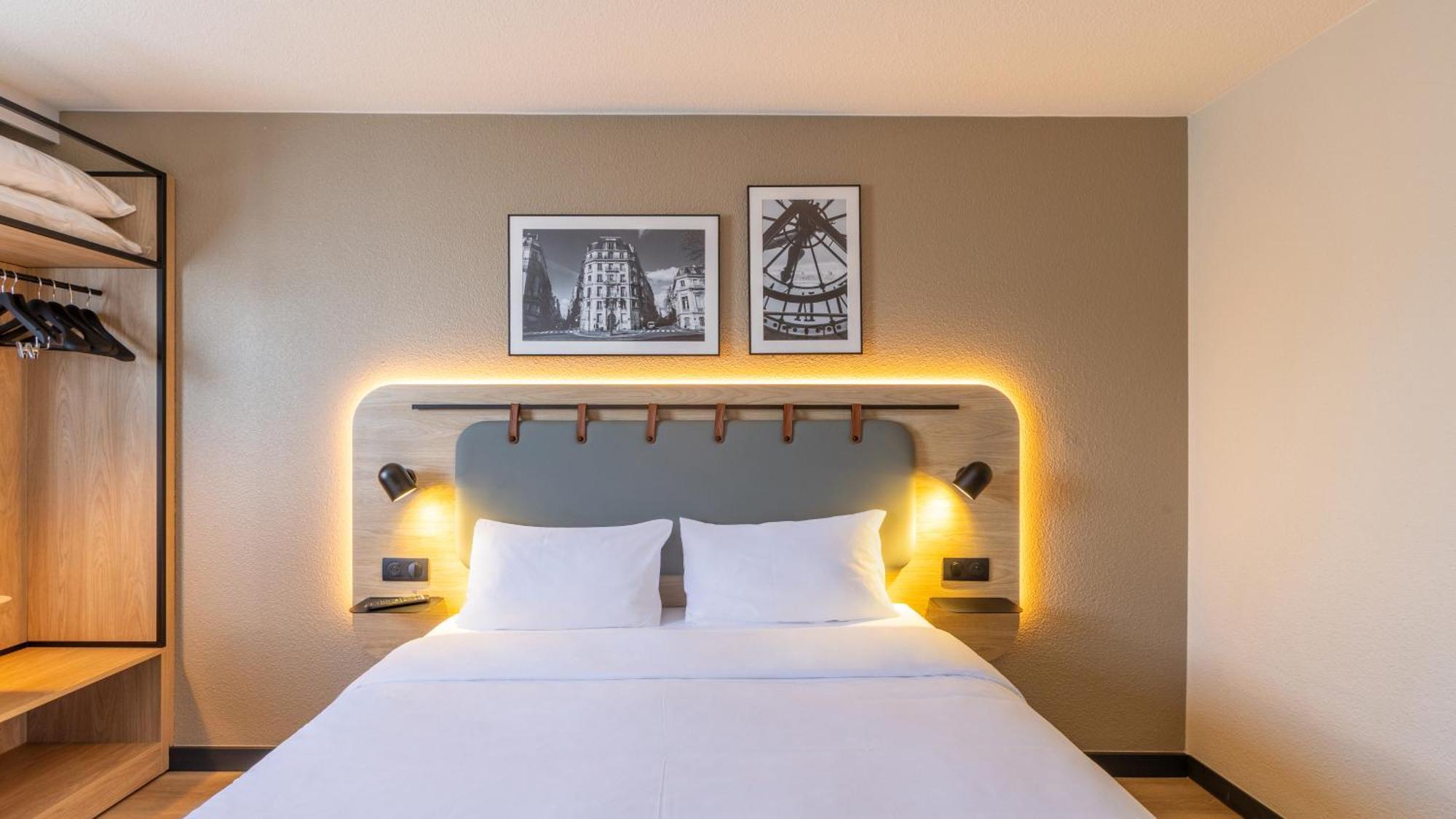 Standard Room 1 Queen Bed