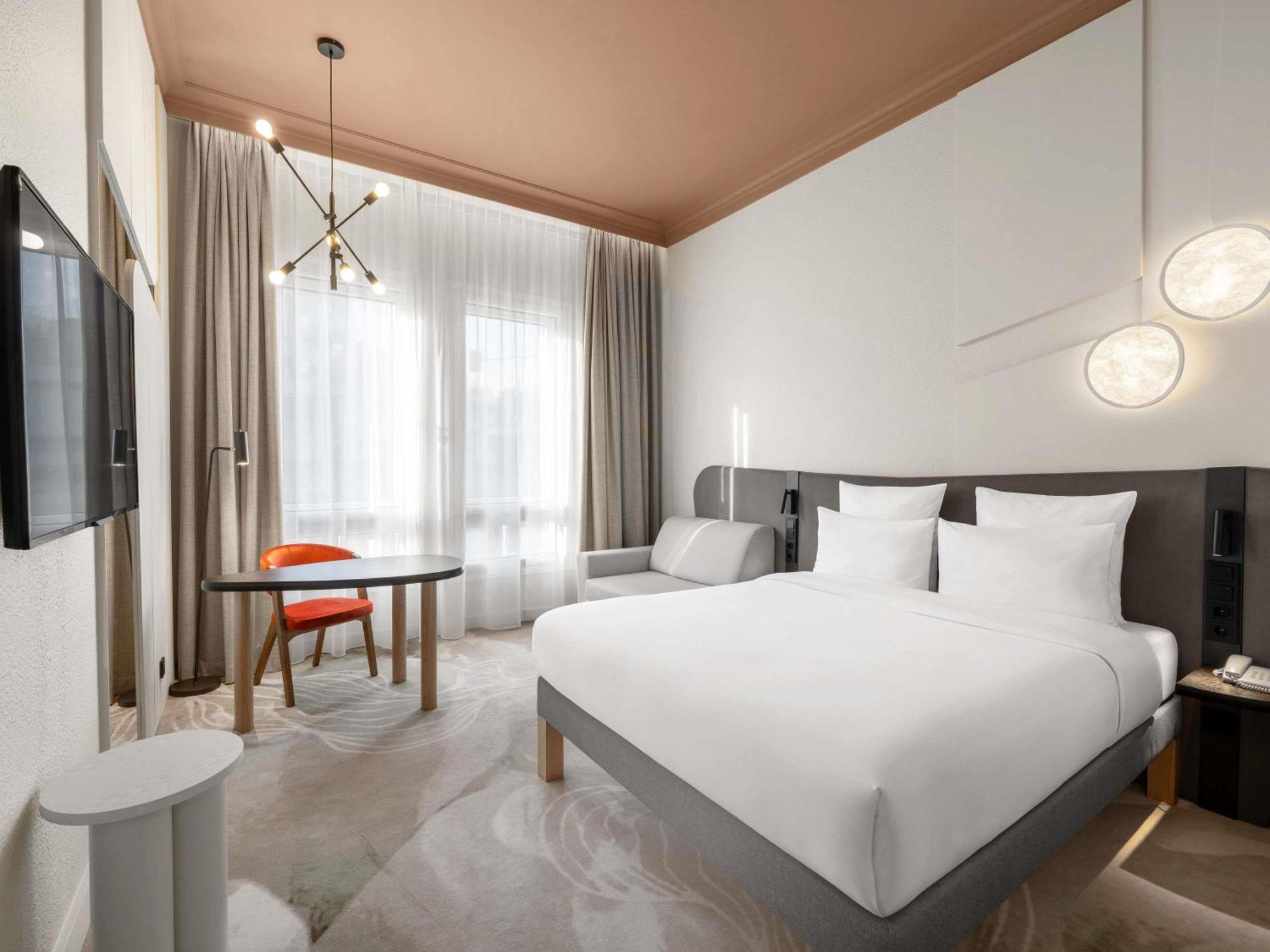 Quarto Superior com Cama de Casal e Sofá-cama