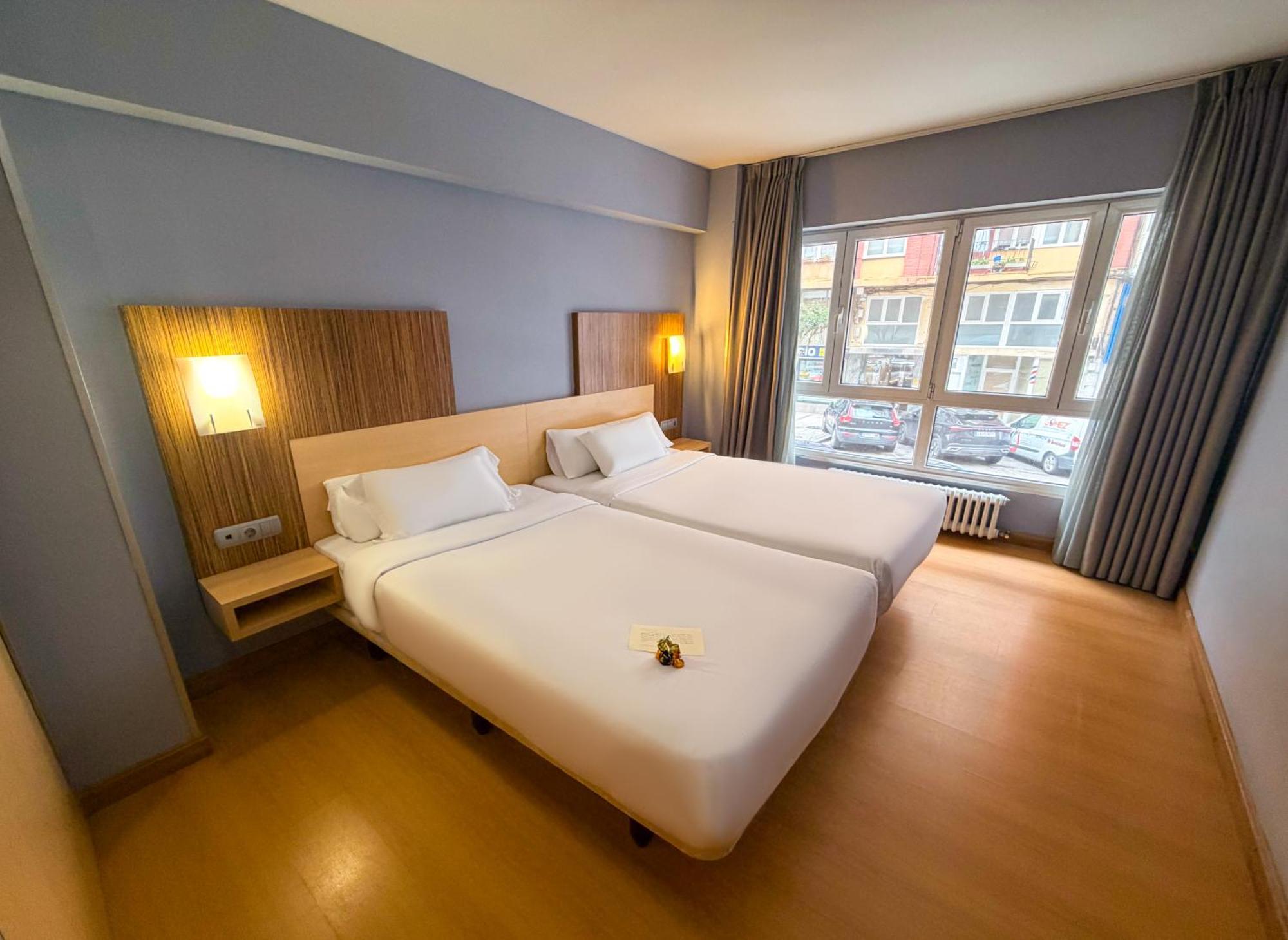 4 Single Beds Suite
