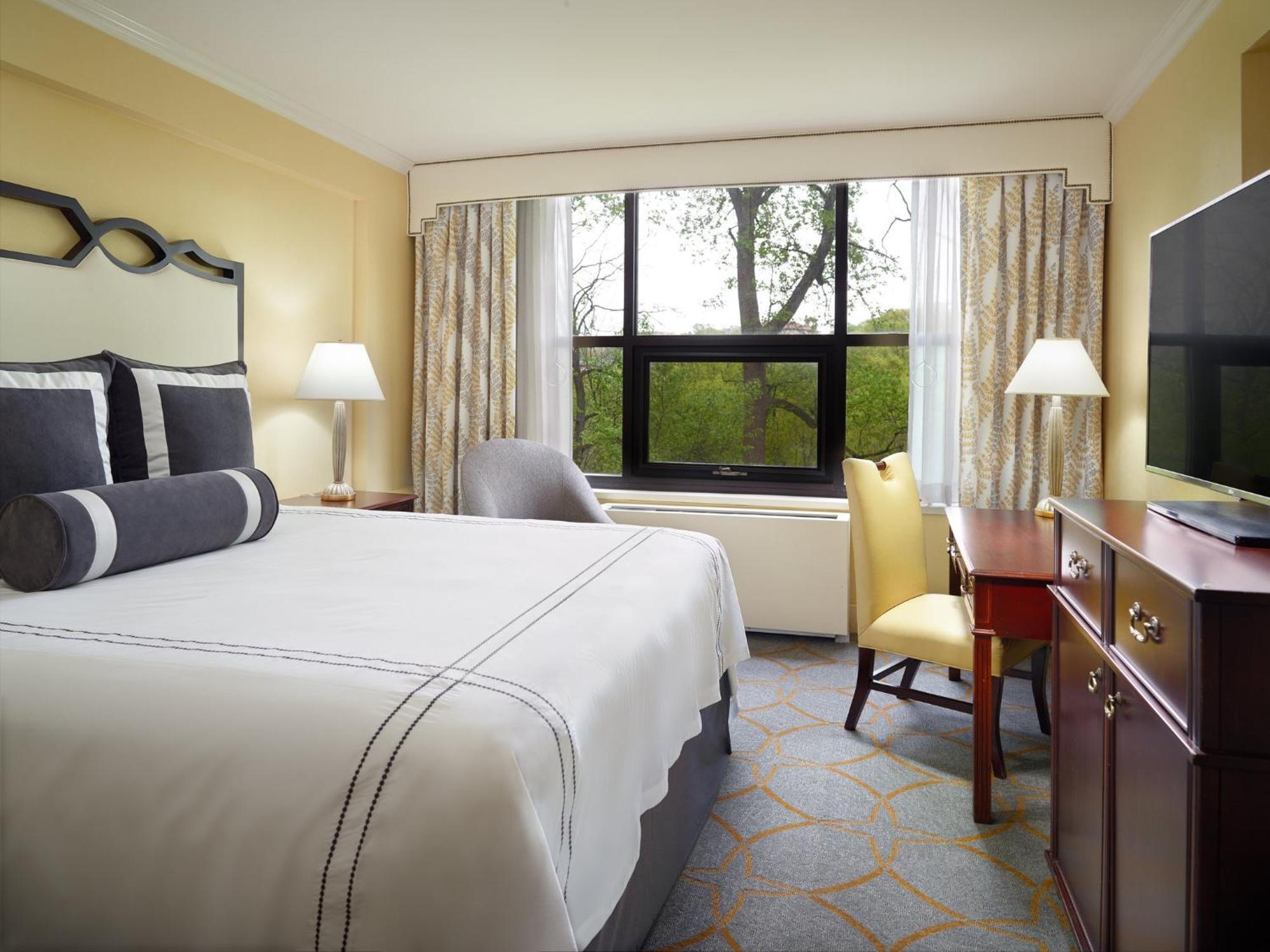Traditional Room 1 King Bed