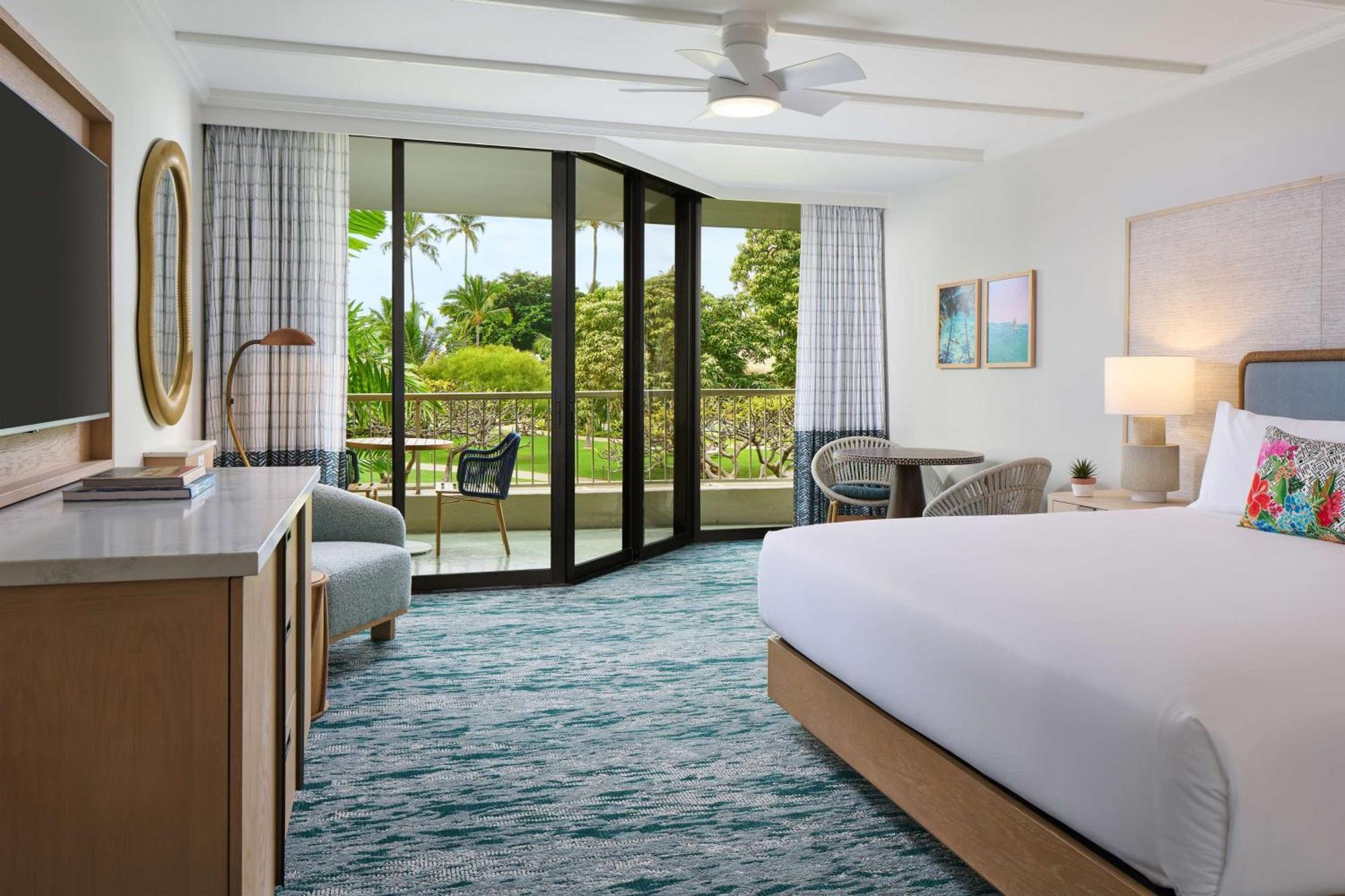 Signature Courtyard View 1 King Bed