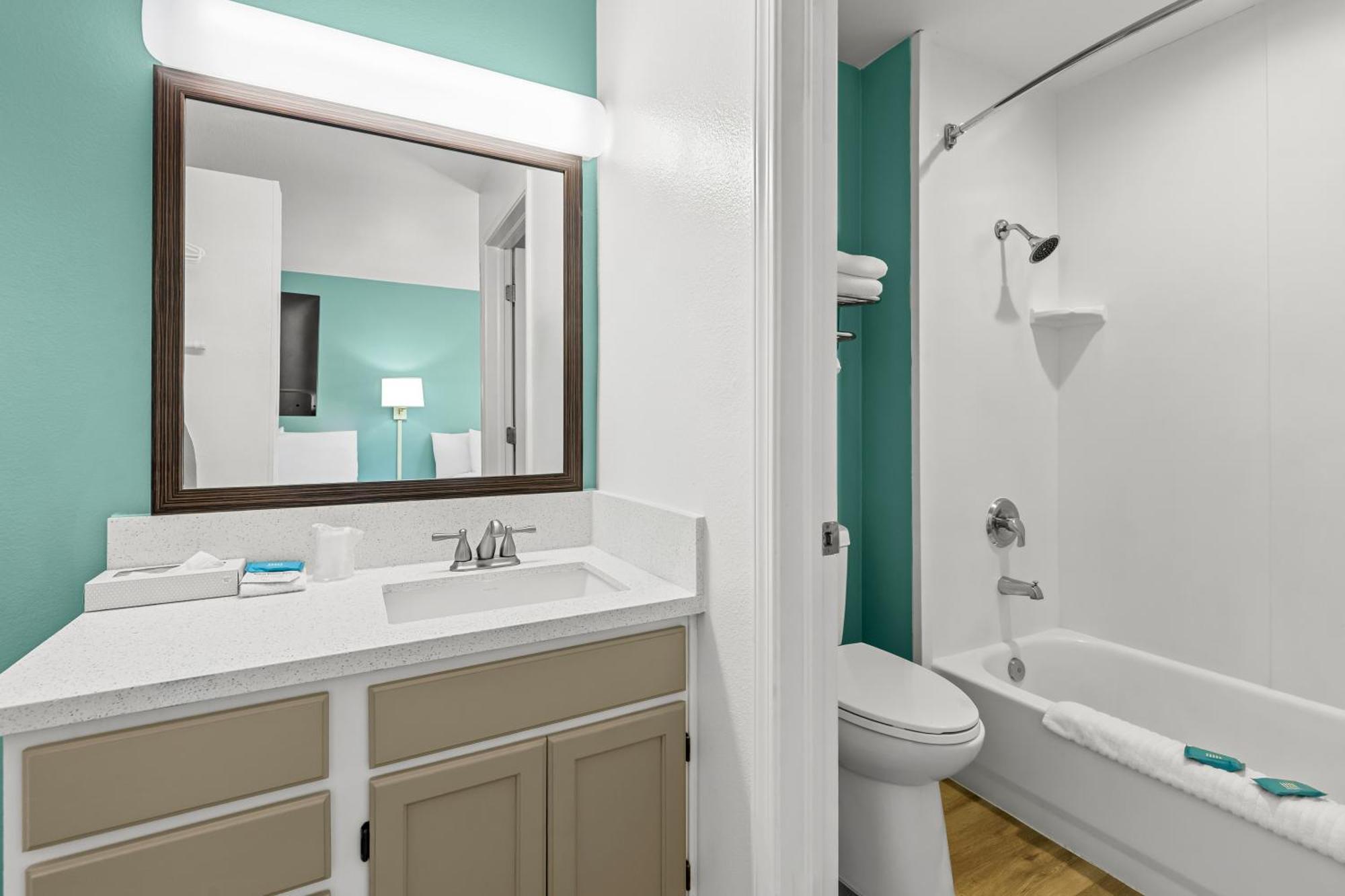 Superior Twin Suite - Non-Smoking
