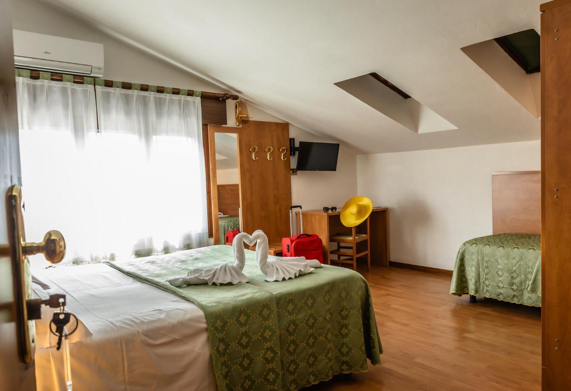 Basic Triple Room