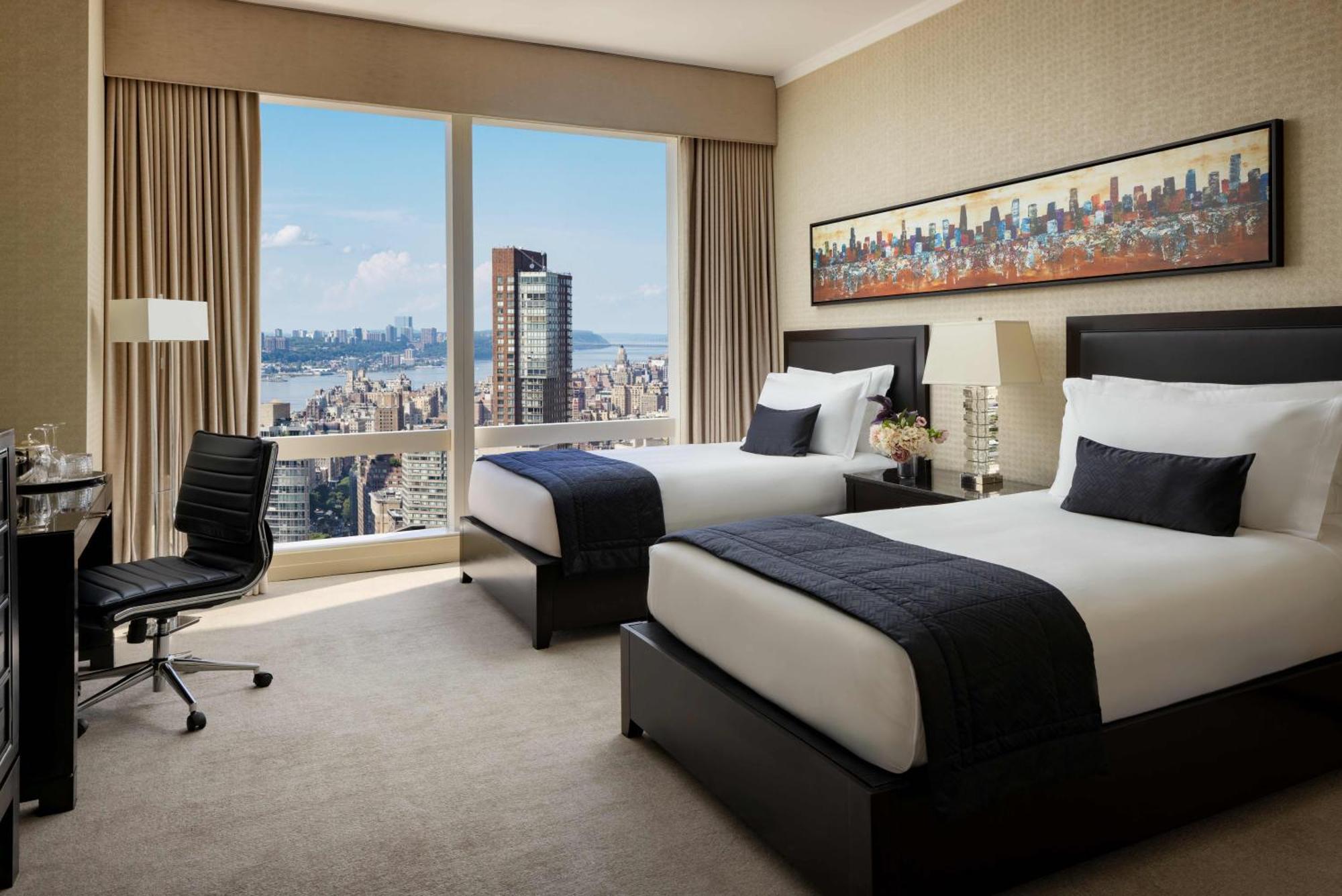 Hudson River View Accessible Twin Bathtub