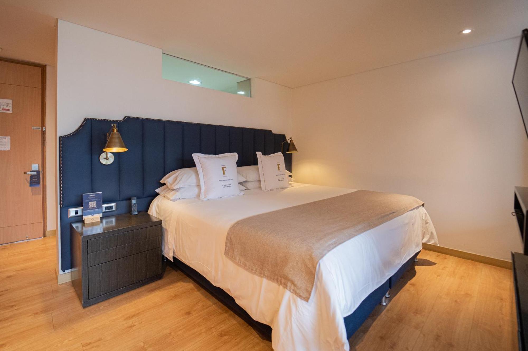 1 King Bed - Premium Room with Balcony
