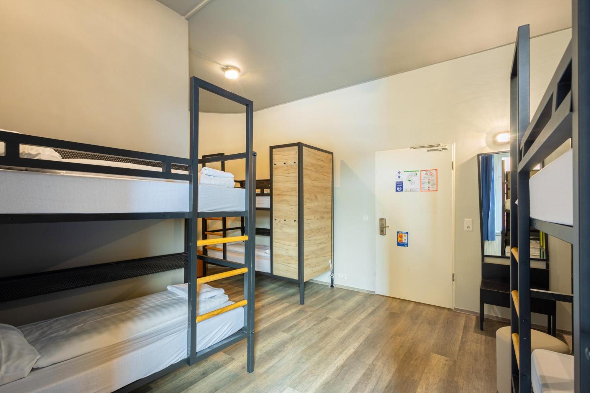 Bed 6-Bed Dormitory Room