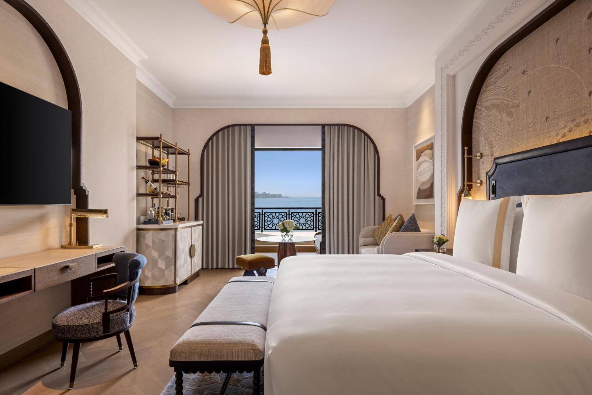 Deluxe King Skyline Dubai Eye Ocean View room balcony sofa bed access to kids club cinema
