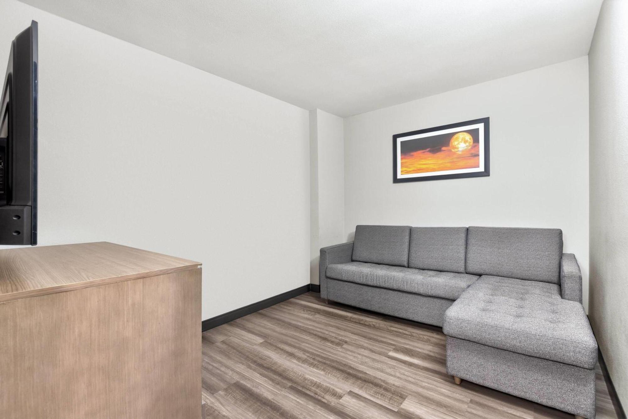 One-Bedroom King Suite Non-Smoking