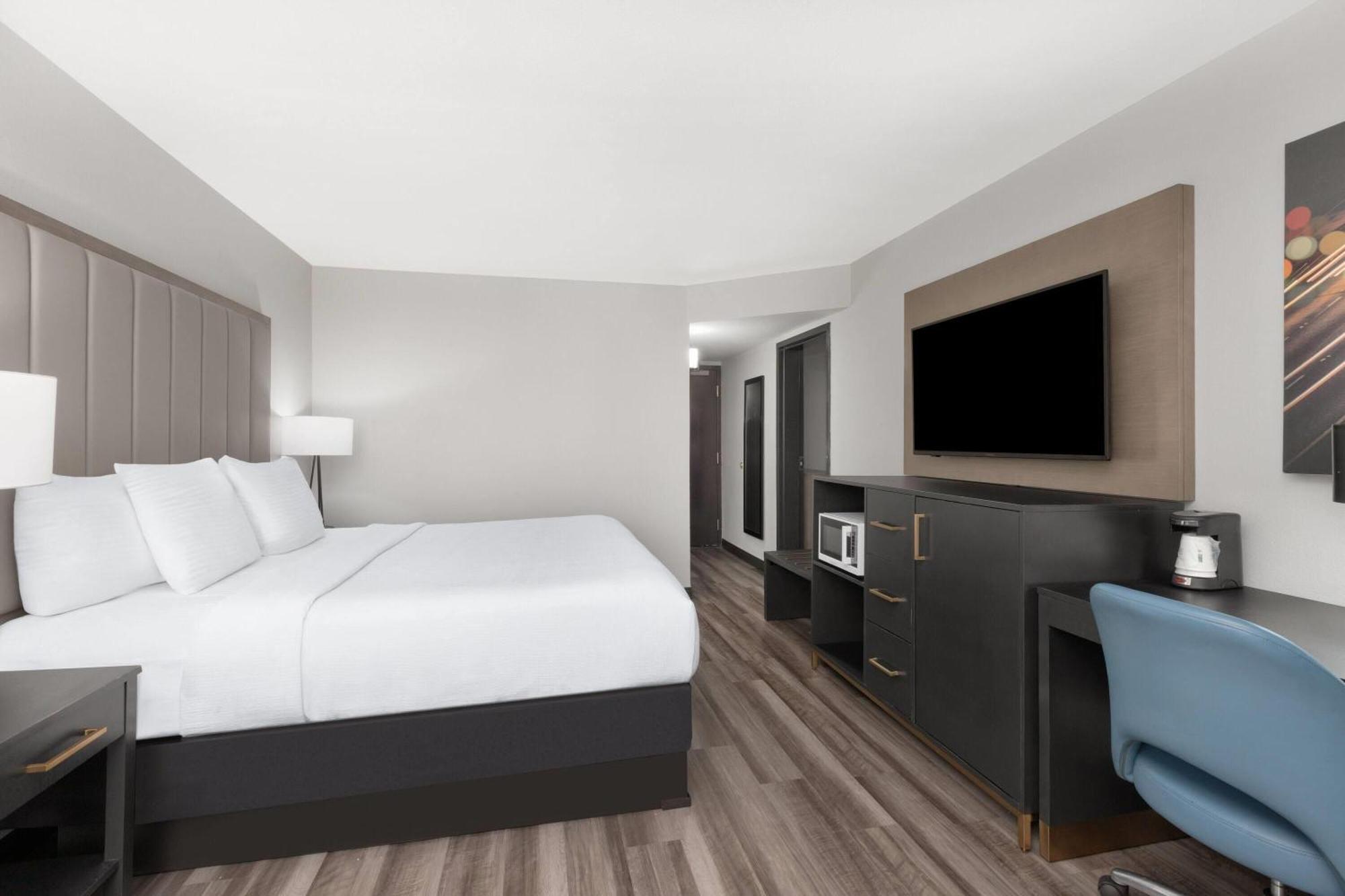 One-Bedroom King Suite Non-Smoking