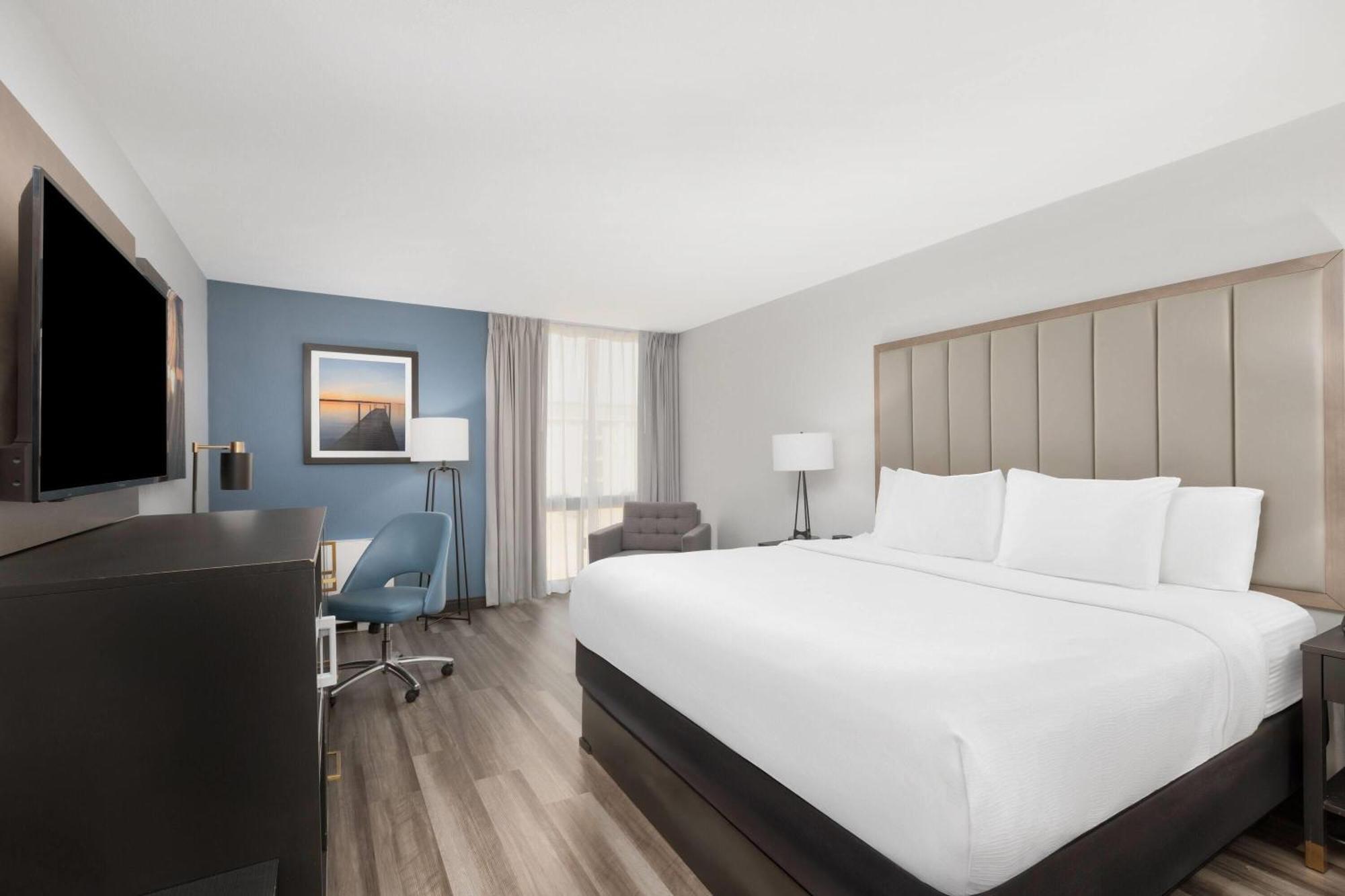 One-Bedroom King Suite Non-Smoking