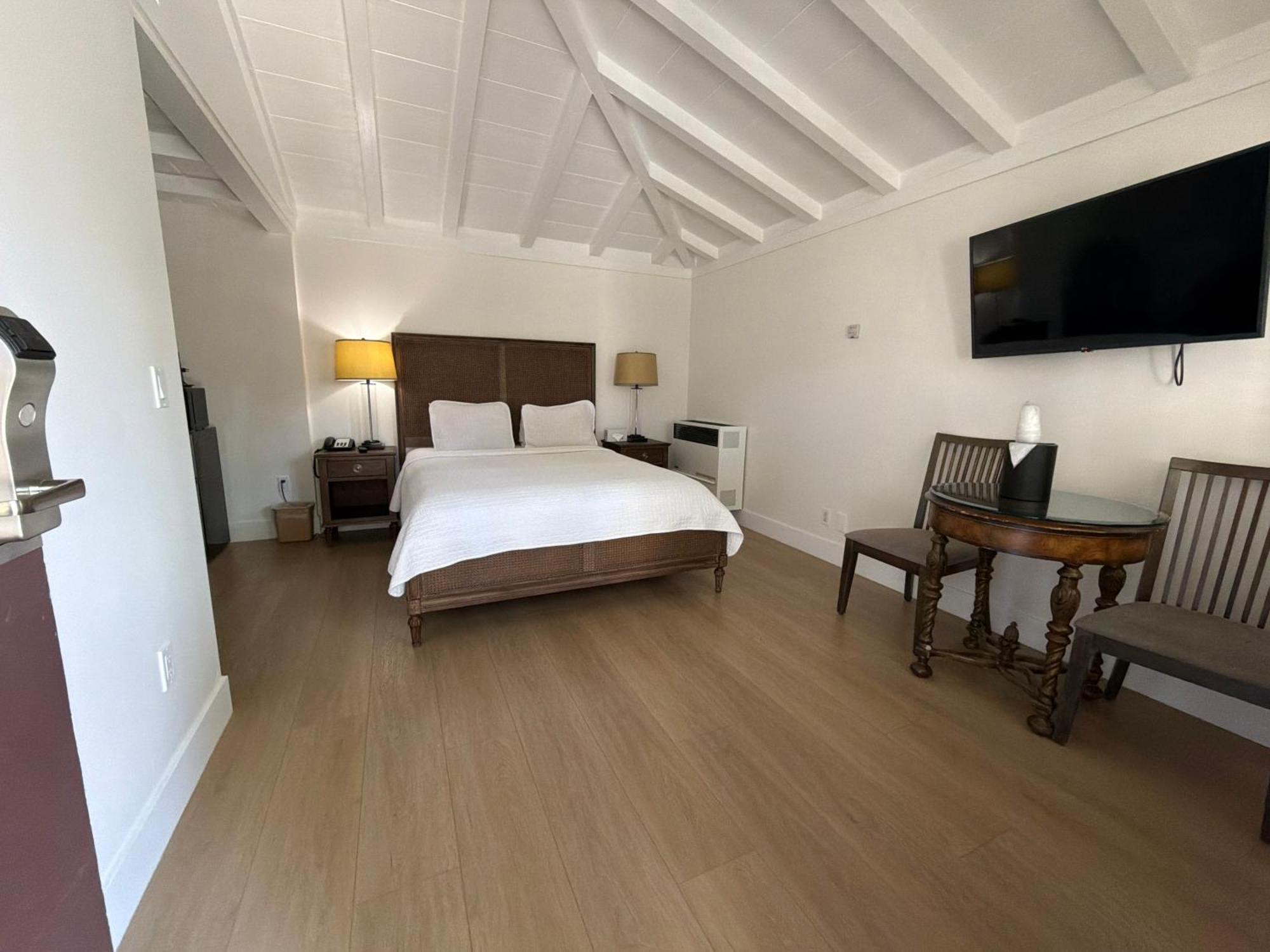 One-Bedroom Queen Cottage