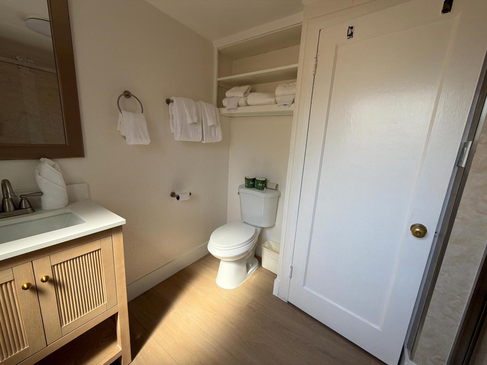 One-Bedroom Cottage Two Queen Beds