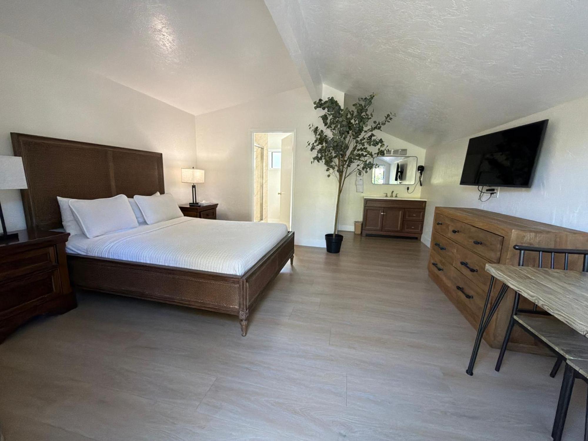 One-Bedroom Queen Cottage